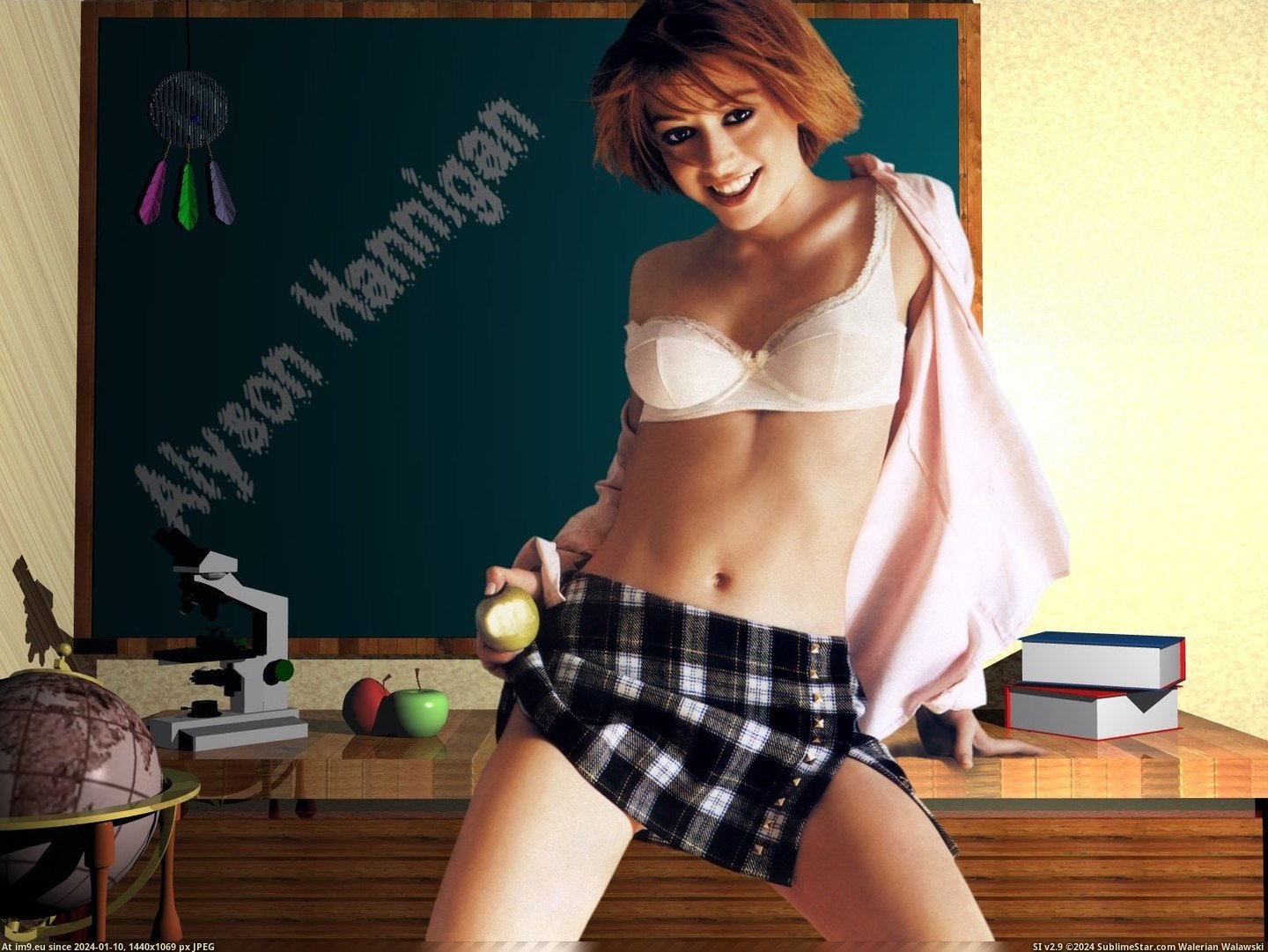 Alyson Hannigan (3) (in Celebrity peeks - nude celebrities photos)