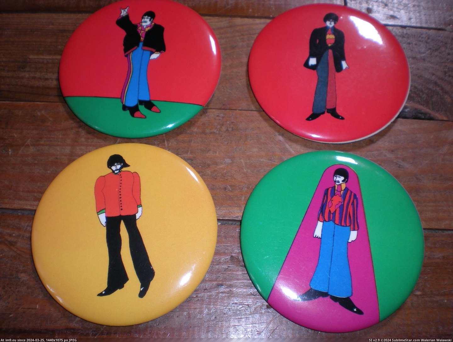 #Beatles  #Badges Beatles Badges 1 Pic. (Bild von album new 1))