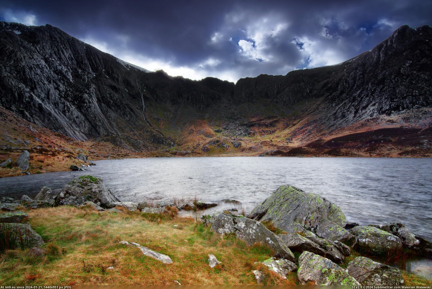 #Paradise #Wales #Idwal #Hidden [Earthporn] A Hidden Paradise, Cwm Idwal, Snowdonia, Wales  [4946x3278] Pic. (Obraz z album My r/EARTHPORN favs))