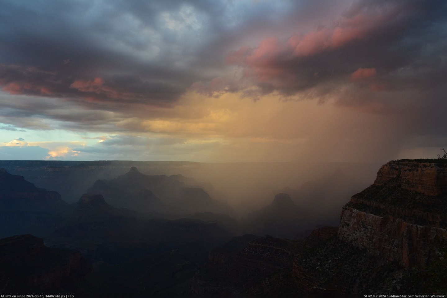 #Sunset #Canyon #Passing #2956x1958 #Grand #Storm [Earthporn] A storm passing through the Grand Canyon at sunset. [OC][2956x1958] Pic. (Image of album My r/EARTHPORN favs))