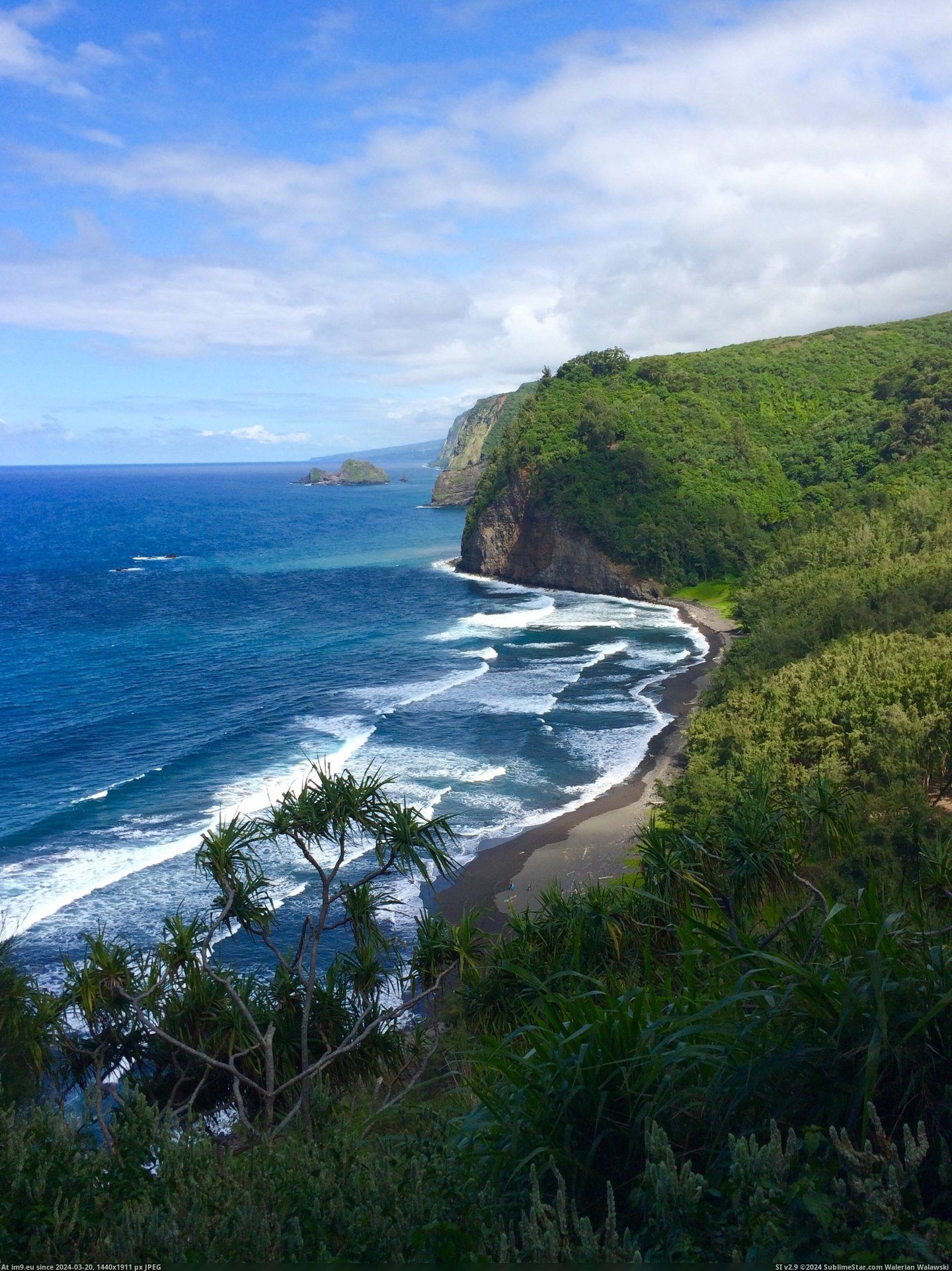 #1200x1600 #Captured #Hike [Earthporn] A view I captured yesterday on my hike to Pololu, HI [1200x1600] Pic. (Image of album My r/EARTHPORN favs))