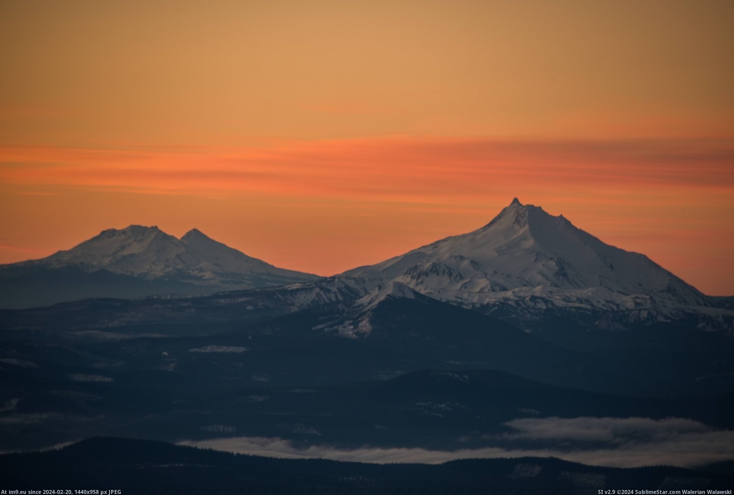 #Photo #Sister #Sunrise #Hood #Jefferson #North #Oregon [Earthporn] A view of Mt. Jefferson, North Sister, and Middle Sister from Mt. Hood, Oregon before the sunrise  [6016x4016] Photo Pic. (Image of album My r/EARTHPORN favs))
