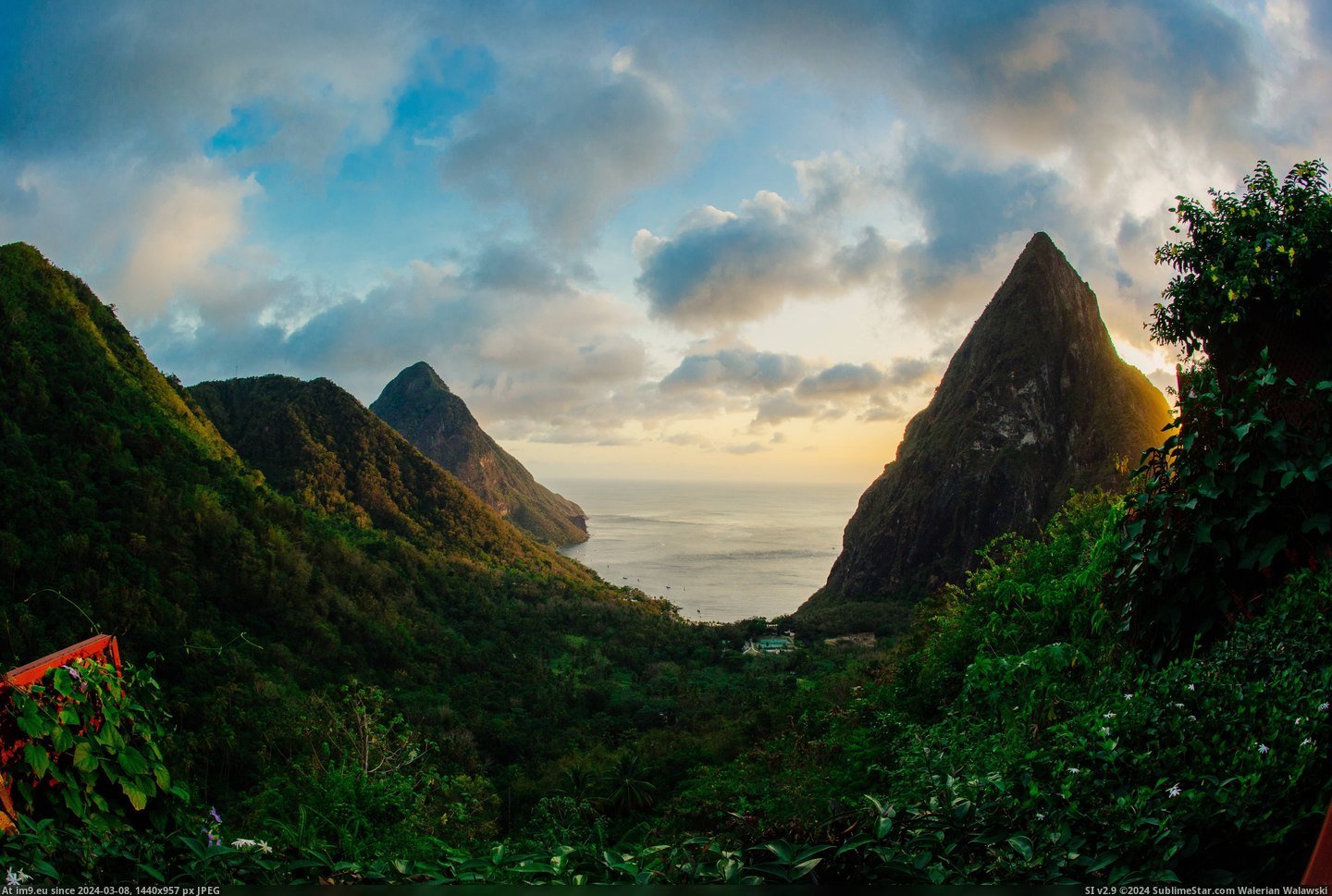  #Lucia  [Earthporn] Between the Pitons, St. Lucia  [5528x3685] Pic. (Bild von album My r/EARTHPORN favs))