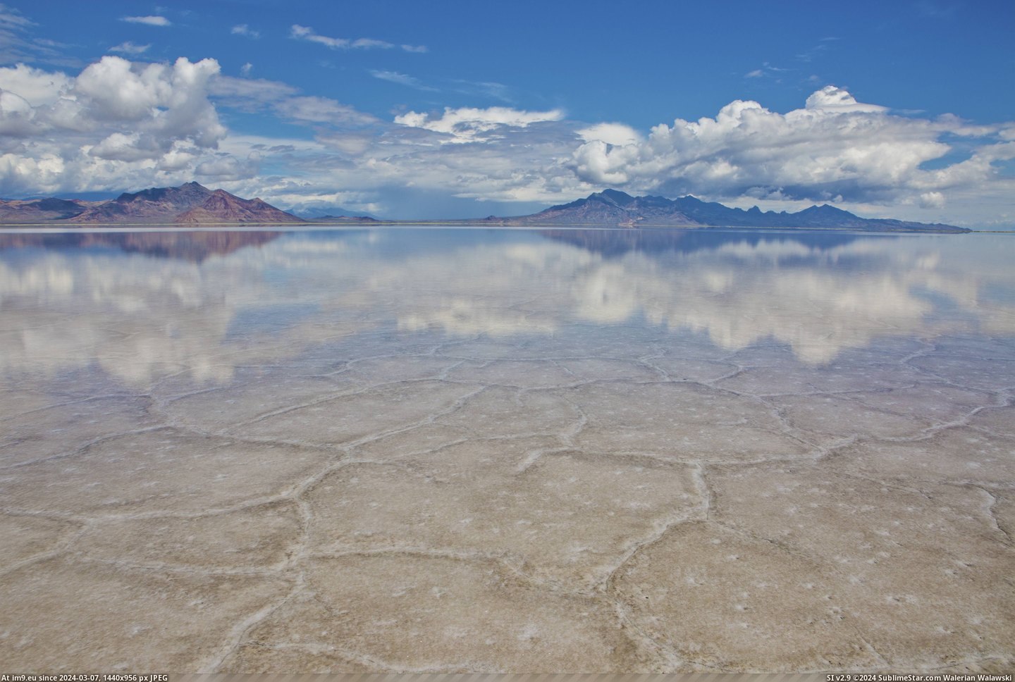 #Utah #Flats #Salt [Earthporn] Bonneville Salt Flats, Utah after a recent downpour  [4800x3200] Pic. (Image of album My r/EARTHPORN favs))