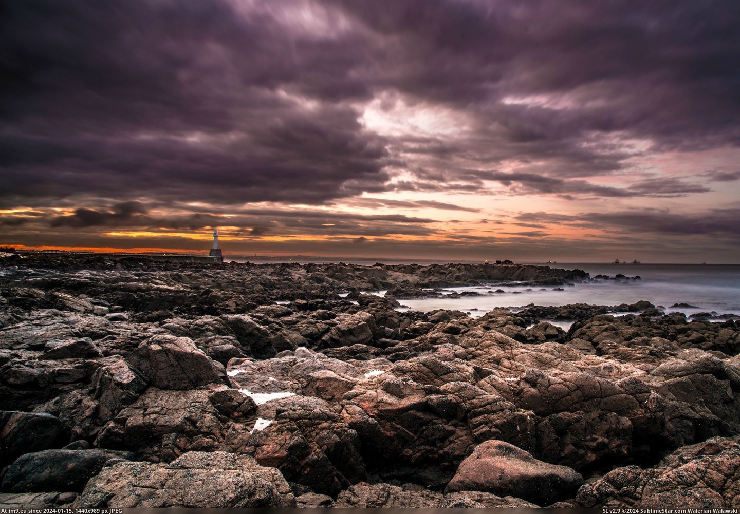 #Long #Gorgeous #Rocks #Exposure #Skies #Bay #Scotland [Earthporn] Clambered down the rocks to take this long exposure of Aberdeen bay in Scotland - some gorgeous skies on this relati Pic. (Bild von album My r/EARTHPORN favs))