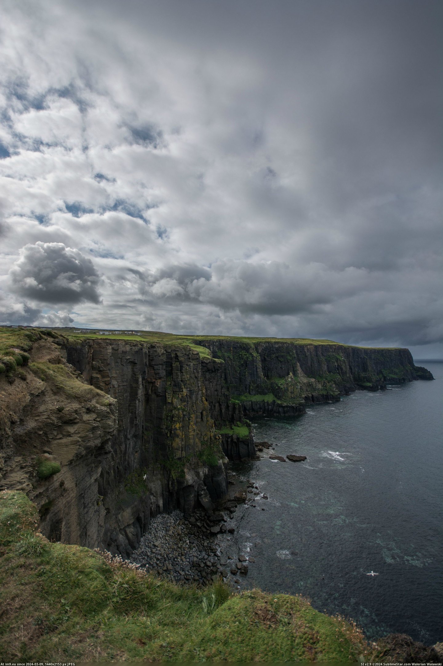 #Ireland #Moher #Cliffs [Earthporn] Cliffs of Moher, Ireland  (4000x6000) Pic. (Bild von album My r/EARTHPORN favs))