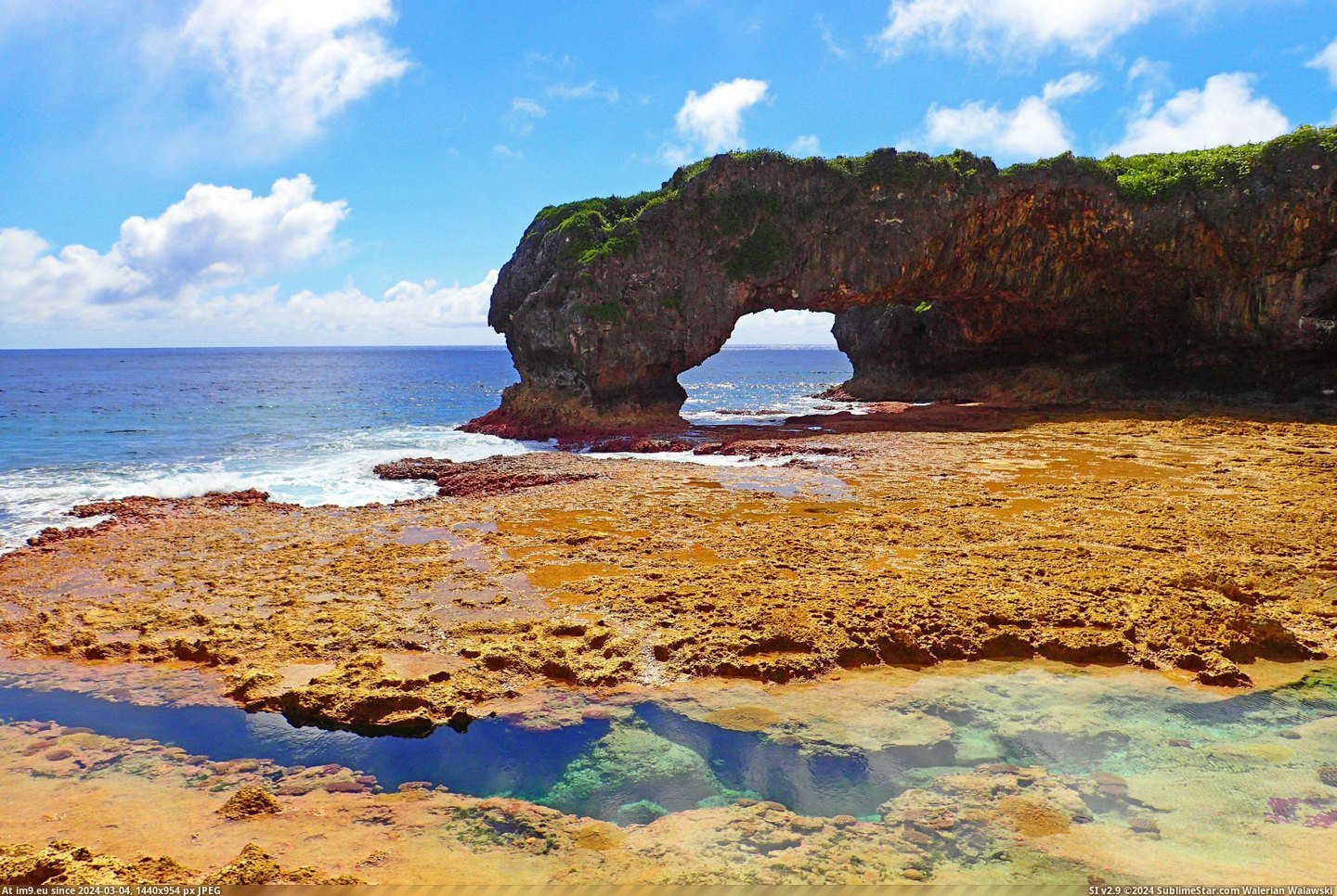 #Tiny #Island #Rock #Coastline #Formations #Country #Arches #Coral [Earthporn] Coral channels and rock formations make up the coastline of this tiny island country | Talava Arches, Niue  [4608x30 Pic. (Изображение из альбом My r/EARTHPORN favs))