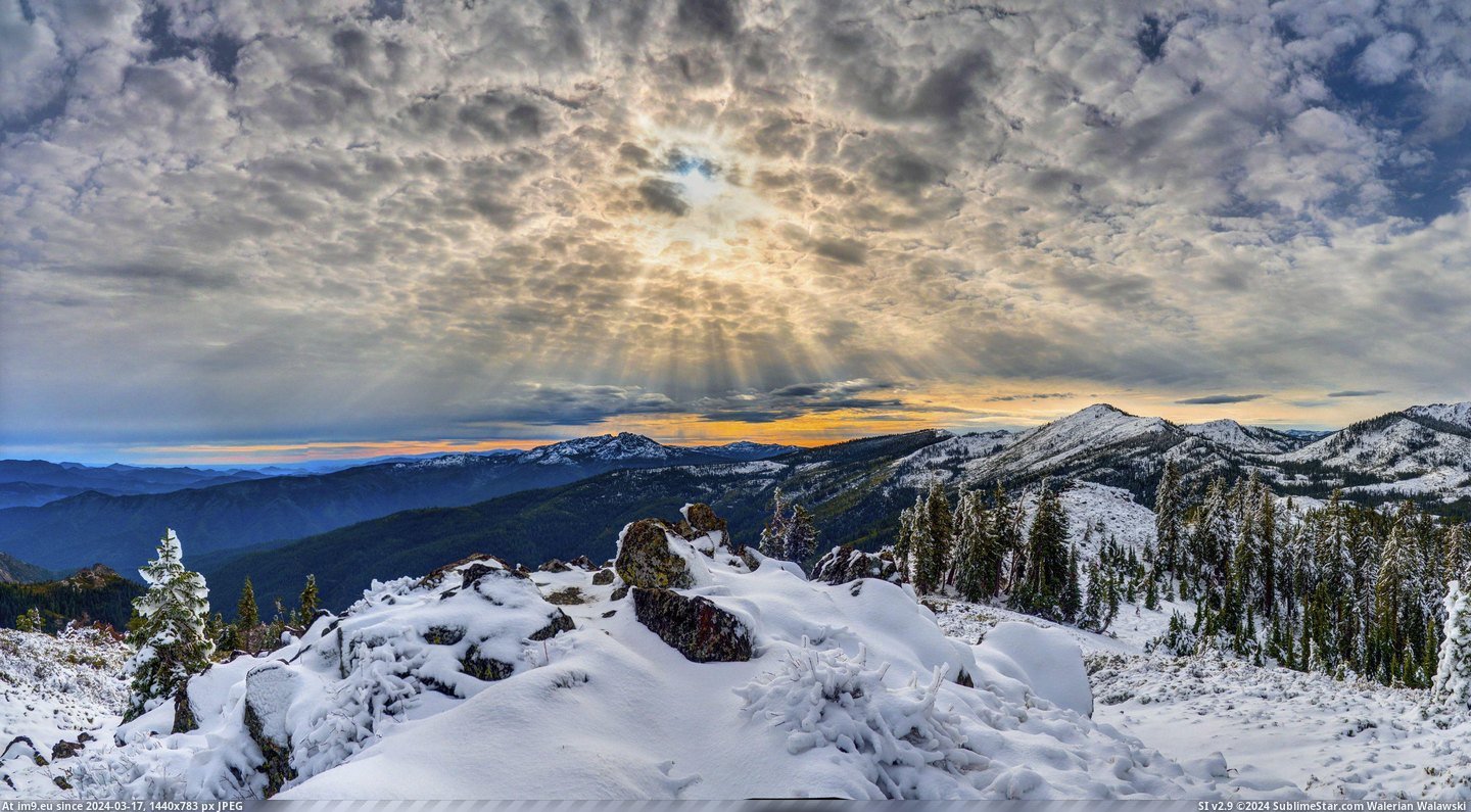 #California #Mountains #Corona #Klamath #Crepuscular #Northern #Rays [Earthporn] Corona and Crepuscular Rays over the Klamath Mountains of Northern California. [OC][3600x1969] Pic. (Image of album My r/EARTHPORN favs))