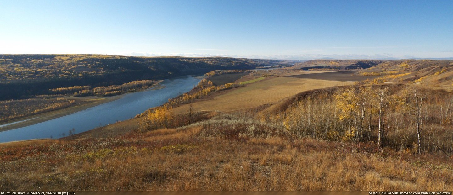 #Valley #River #Northern #Colors #Peace #Canada #Fall [Earthporn] Fall colors and farmland in the Peace River valley, northern BC, Canada  [2400x1048] Pic. (Изображение из альбом My r/EARTHPORN favs))