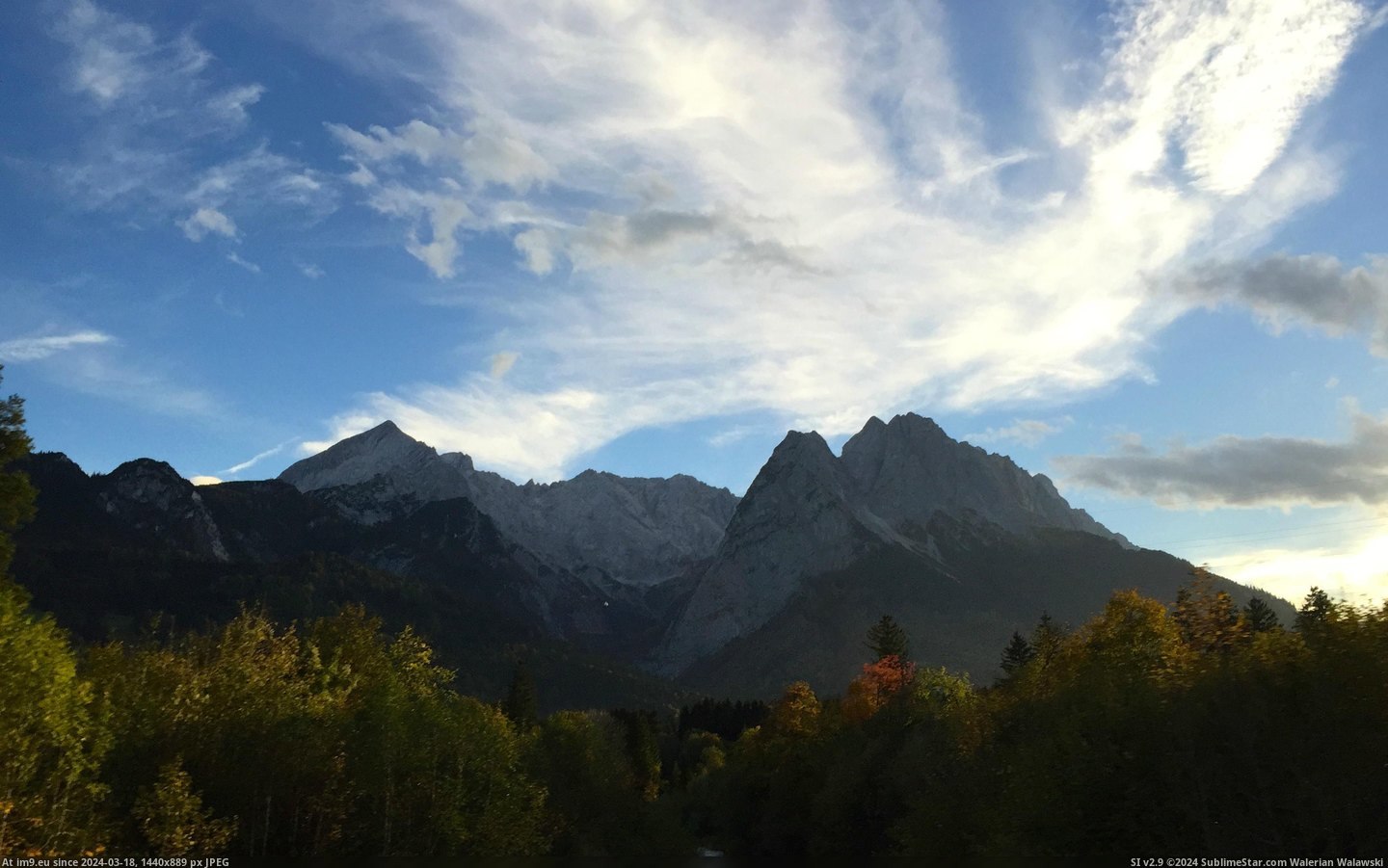 #Germany #Garmisch #Partenkirchen #Fall [Earthporn] Fall in Garmisch-Partenkirchen, Germany.  [3147x1954] Pic. (Bild von album My r/EARTHPORN favs))