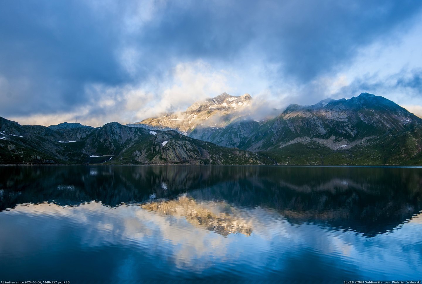 #Morning #Lights #Switzerland #Lake [Earthporn] First morning lights. Lake Narét, Switzerland [5966x3978] Pic. (Bild von album My r/EARTHPORN favs))