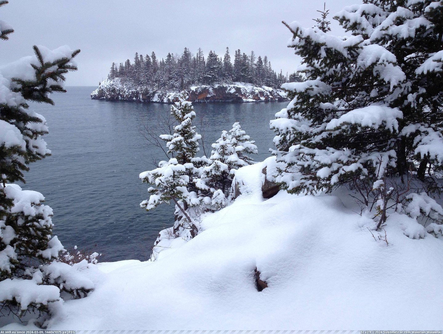 #Park #Lake #State #Fresh #Split #Lighthouse #Superior #Island #Snow #Rock [Earthporn] Fresh snow on Ellingson Island. Split Rock Lighthouse State Park on Lake Superior, MN  [3624X2448] Pic. (Image of album My r/EARTHPORN favs))