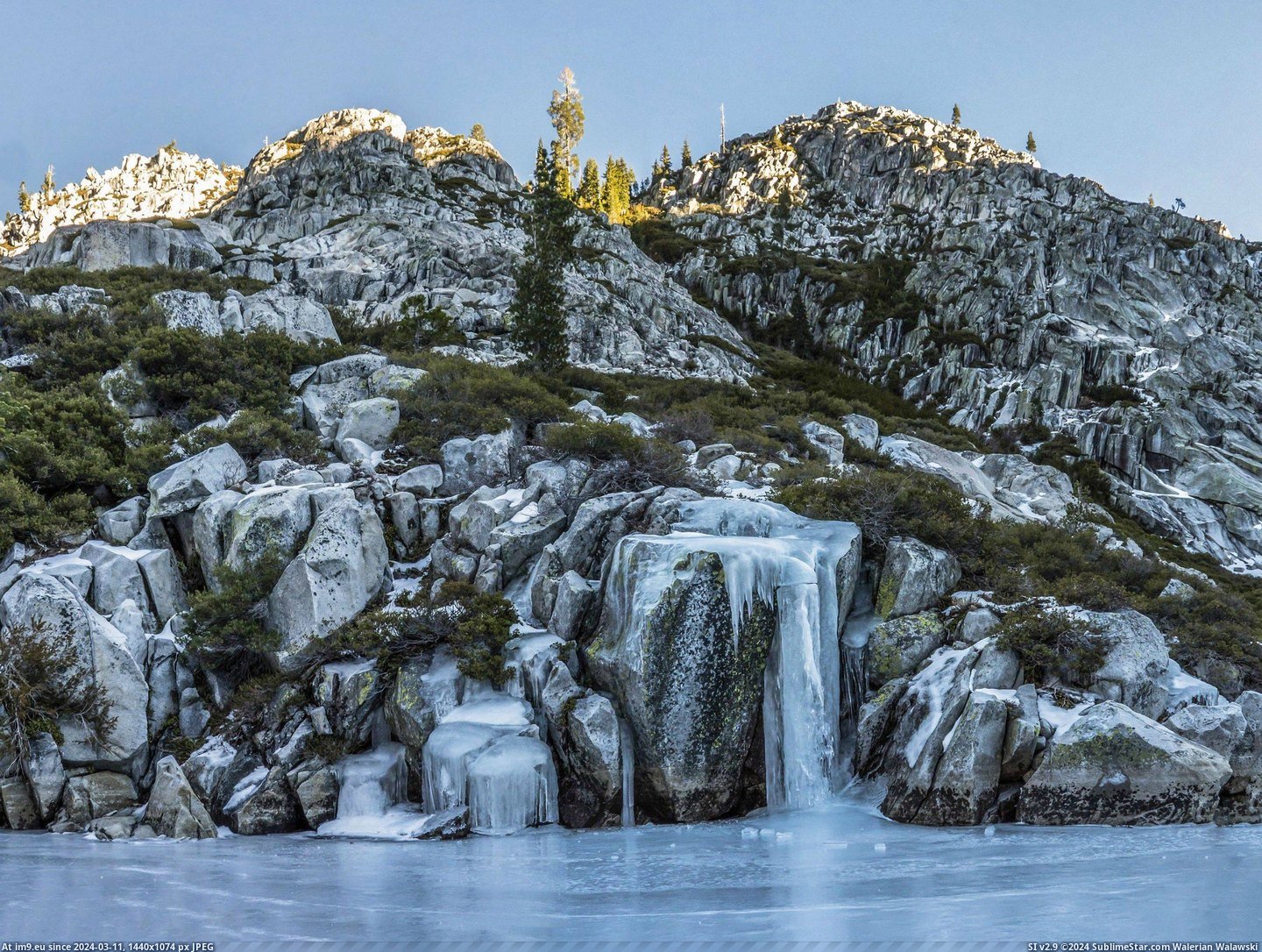 #Big #Lake #Bear #Trinity #Shore #Wilderness #2700x2025 #Frozen #Waterfall #Alps [Earthporn] 'Frozen Waterfall' at the shore of Big Bear Lake in the Trinity Alps Wilderness [OC][2700x2025] Pic. (Obraz z album My r/EARTHPORN favs))