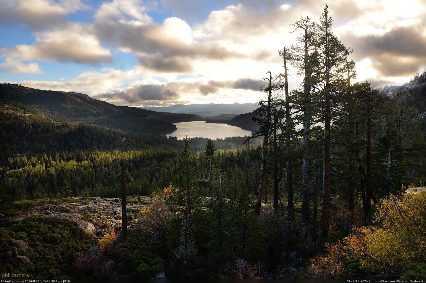 #Lake #Light #Sierras #Donner #Gorgeous #Summit [Earthporn] Gorgeous light in the Sierras yesterday near Donner Summit, looking down at Donner Lake [2500x1651][oc] Pic. (Obraz z album My r/EARTHPORN favs))