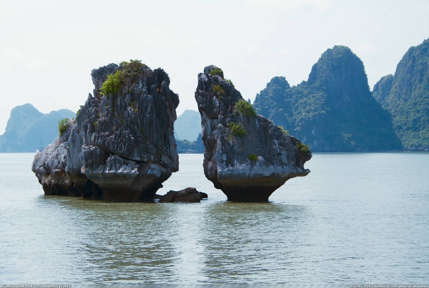 #Long #Vietnam #Bay [Earthporn] Ha Long Bay, Vietnam  [3127x2085] Pic. (Obraz z album My r/EARTHPORN favs))