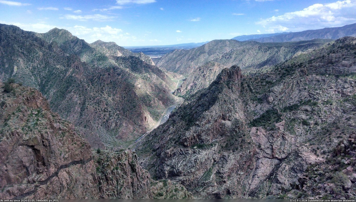 #Photo #Pretty #Colorado #Managed #Impressive #Droid #Train #Royal #Gorge [Earthporn] I managed to take a photo of a train going through Royal Gorge, in Colorado, U.S.A. Pretty impressive for a Droid Mo Pic. (Bild von album My r/EARTHPORN favs))