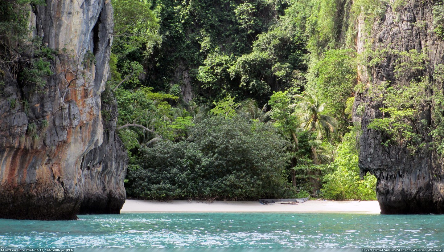 #Wallpaper #Years #Ago #Thailand #Snapped #Park #National [Earthporn] I snapped this in Ao Phang Nga National Park, Thailand a few years ago. It has been my wallpaper ever since. [4000x2 Pic. (Bild von album My r/EARTHPORN favs))