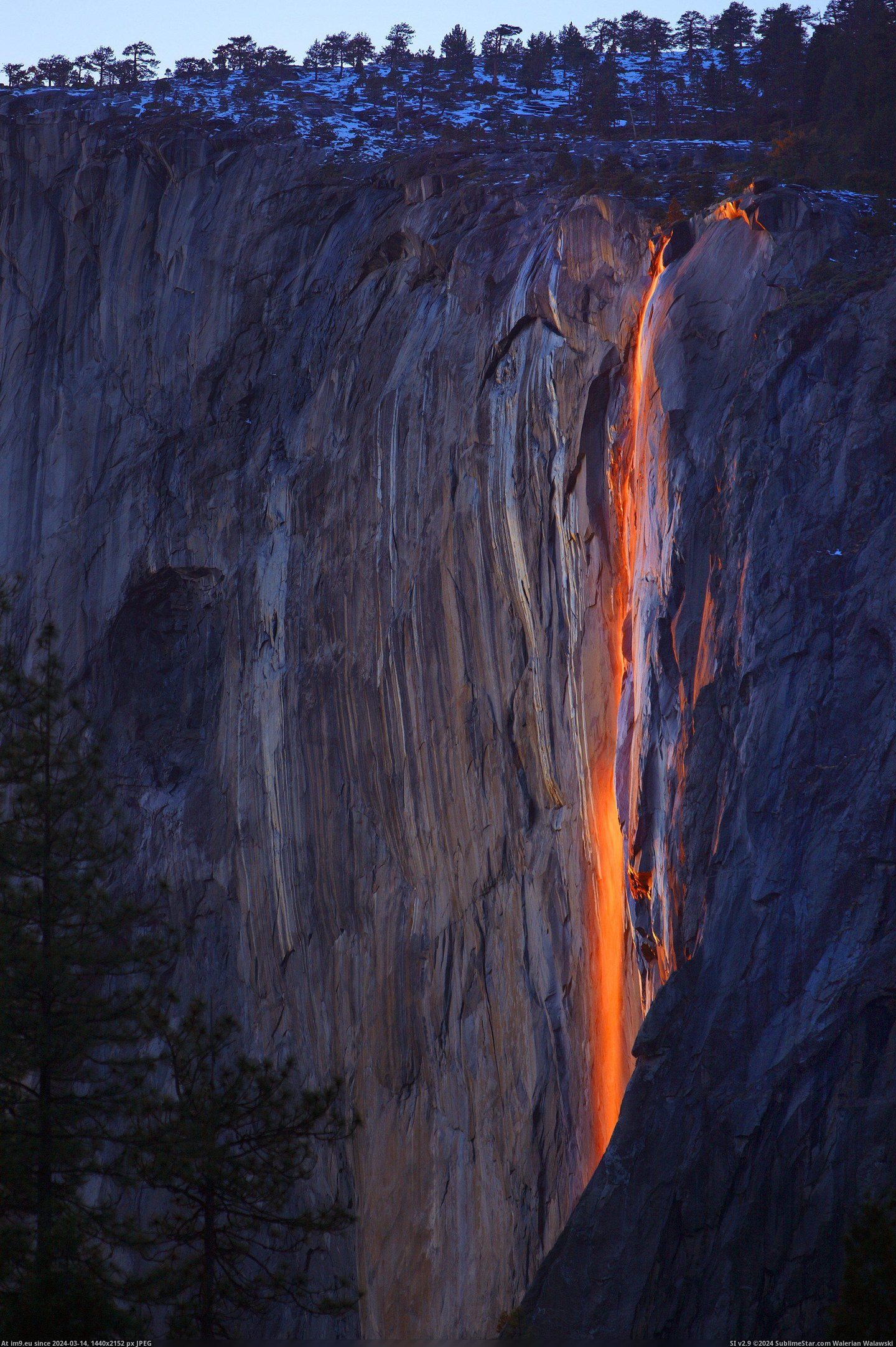 #Are #Sun #Fall #Flowing #Conditions #Illuminates #Horsetail #Weather #Setting #February [Earthporn] If Horsetail Fall is flowing in February and the weather conditions are just right, the setting sun illuminates the  Pic. (Obraz z album My r/EARTHPORN favs))