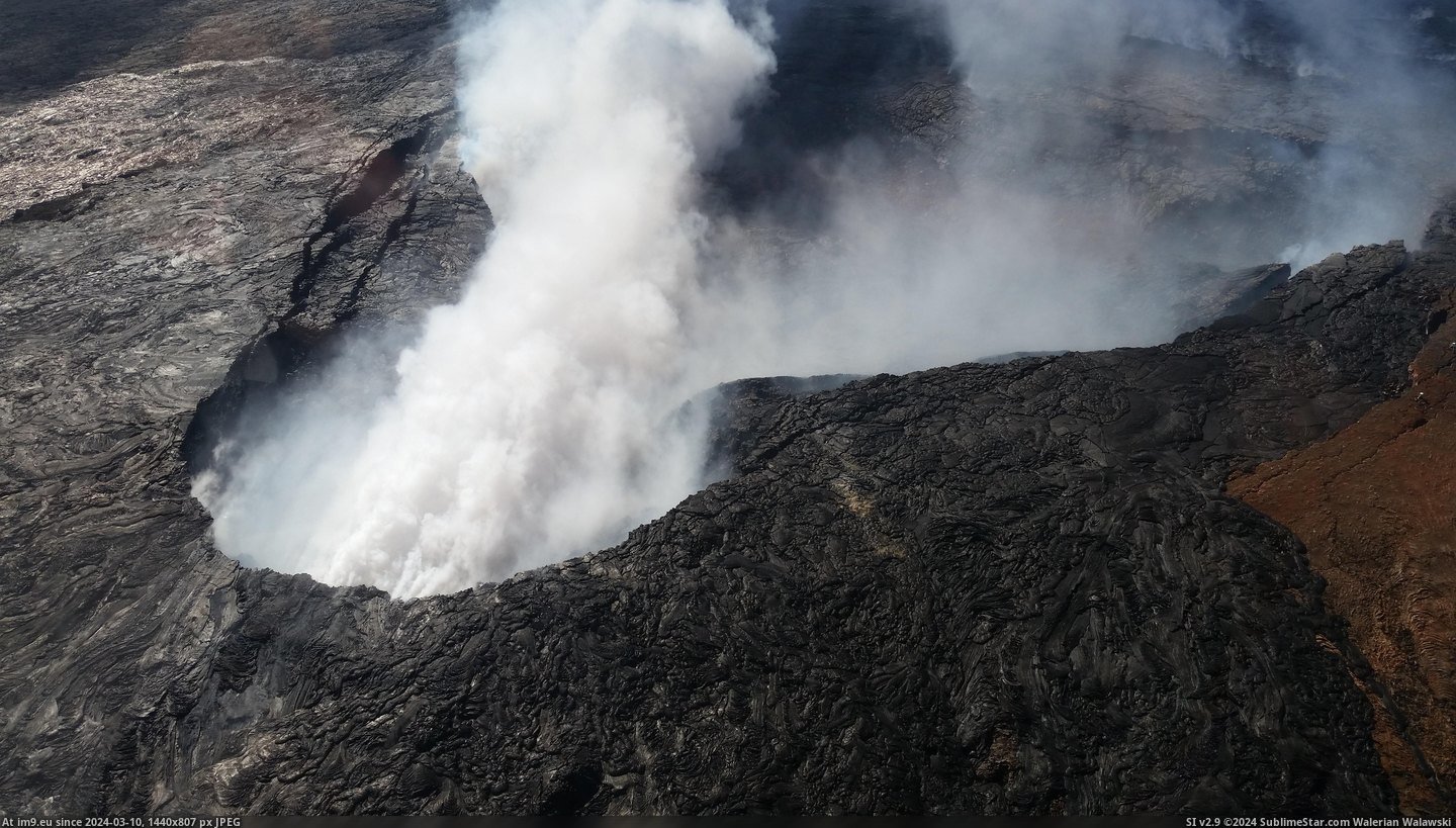 #Big #Island #Tour #Helicopter #Kilauea #Hawaii #Volcano #5312x2988 [Earthporn] Kilauea volcano in Big Island, Hawaii, from a helicopter tour, by endarterectomist [OC] [5312x2988] Pic. (Bild von album My r/EARTHPORN favs))