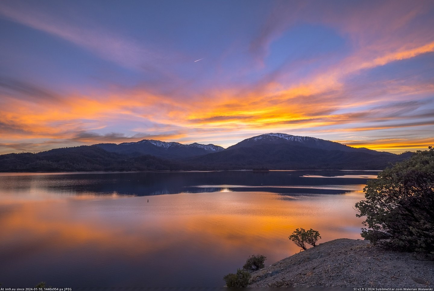 [Earthporn] Last night's sunset over Whiskeytown Lake in Northern California was pretty phenomenal. [3000x2000] (in My r/EARTHPORN favs)