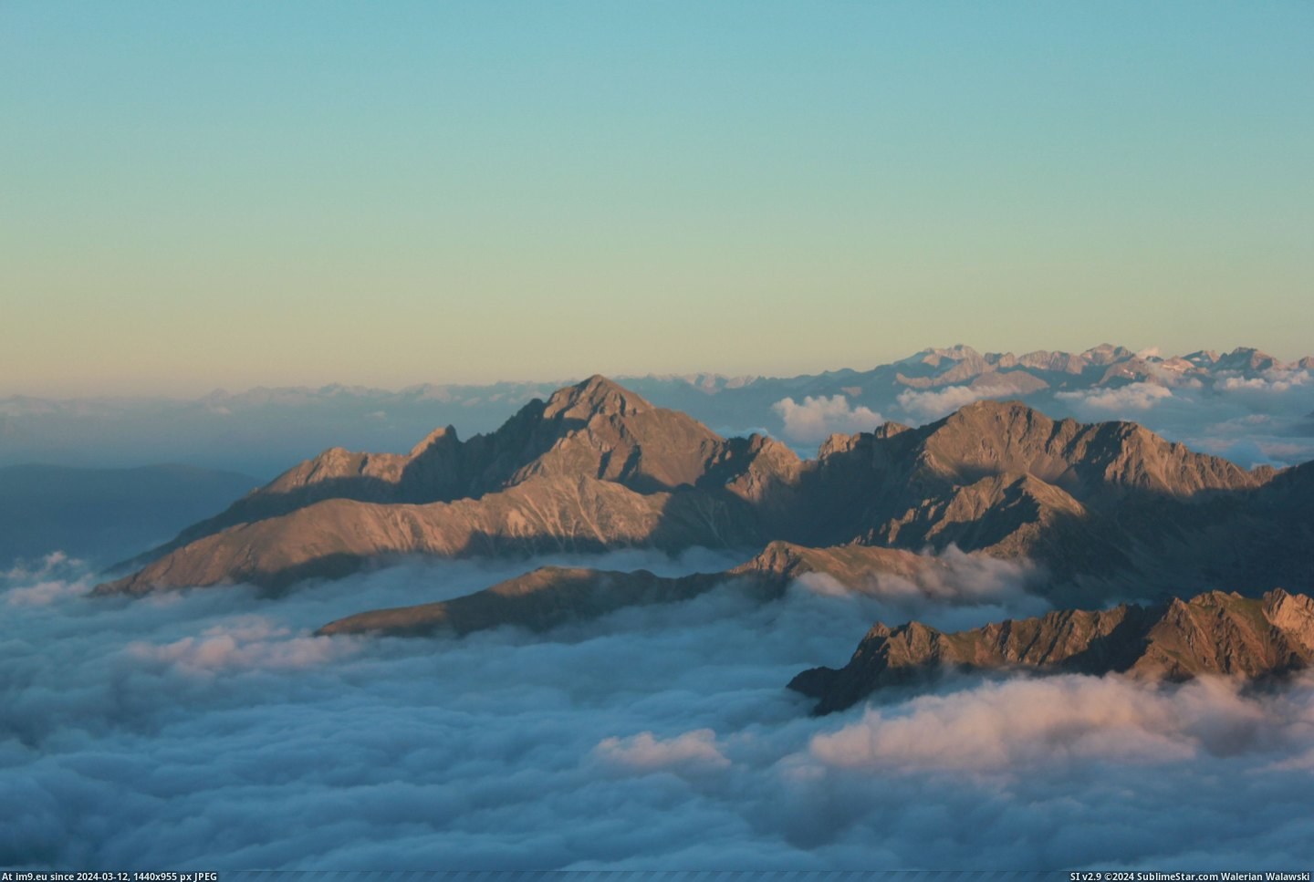 #Sea #Late #Afternoon #Central #Midi #Pyrenees #Bigorre #France #Clouds #East [Earthporn] Late afternoon above the sea of clouds: looking east over the central Pyrenees, Pic du Midi de Bigorre, France [3456 Pic. (Image of album My r/EARTHPORN favs))