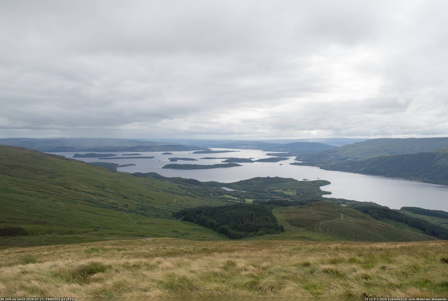 #Scotland #Ben #Loch #Summit [Earthporn] Loch Lomond from the summit of Ben Lomond, Scotland. [6016x4000] Pic. (Obraz z album My r/EARTHPORN favs))