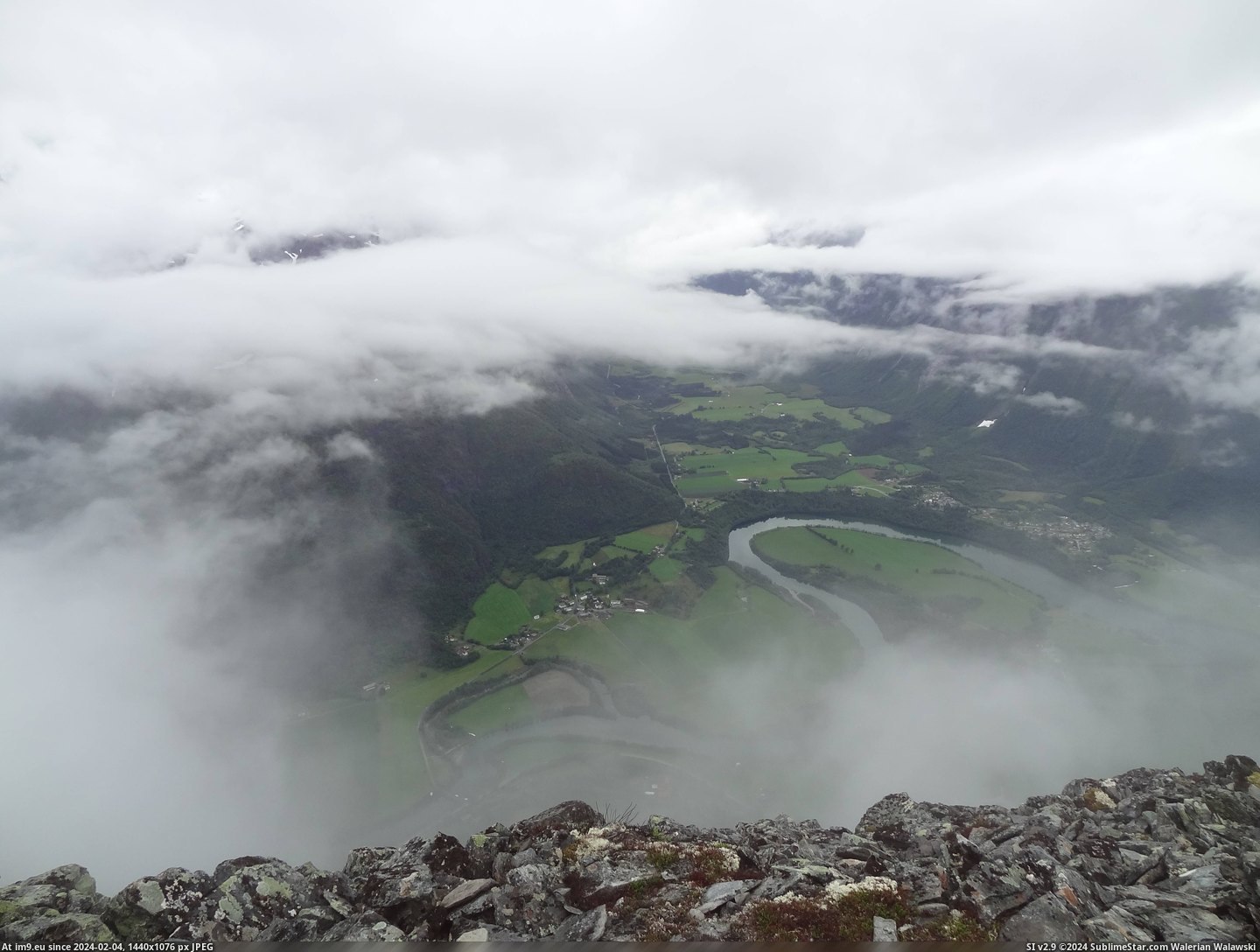 #Valley #4608x3456 #Ridge #Clouds [Earthporn]  Looking through the clouds to the valley below, on the Romsdalseggen Ridge [4608x3456] Pic. (Изображение из альбом My r/EARTHPORN favs))