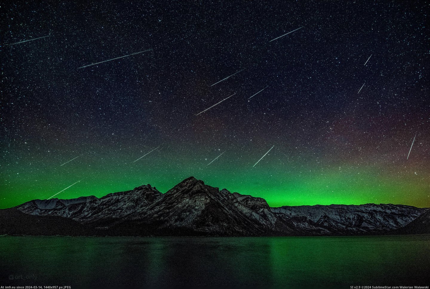 #Lake #Banff #Alberta [Earthporn] Meteors at Lake Minnewanka in Banff, Alberta [5920x3947] Pic. (Image of album My r/EARTHPORN favs))