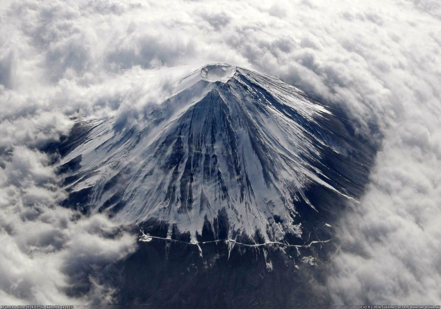#Mount #Fiji #Aerial [Earthporn] Mount Fiji - Aerial [2200x1537] Pic. (Bild von album My r/EARTHPORN favs))