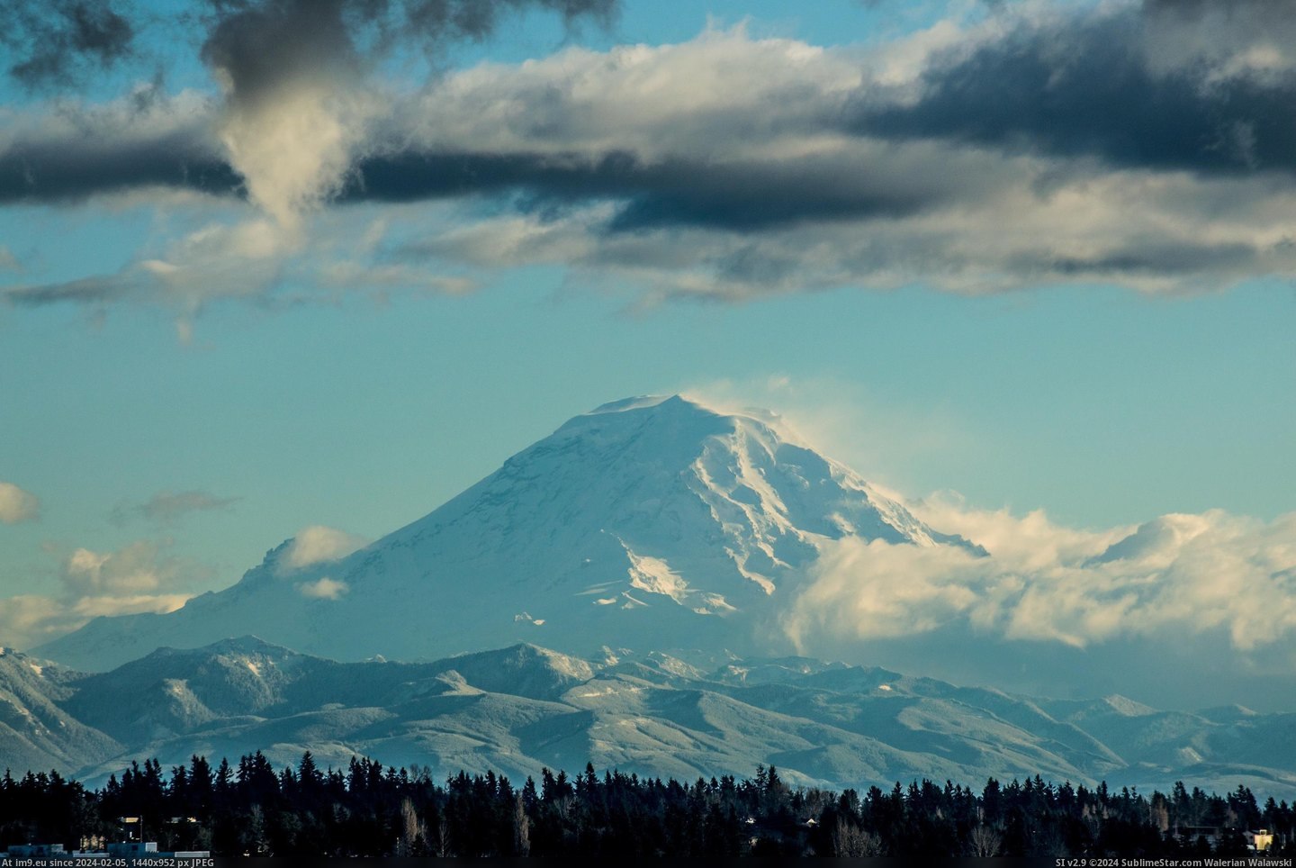 #Mount #Sound #Seattle #Rainier [Earthporn] Mount Rainier, taken today from the Puget Sound in Seattle [OC] [3000x1995] Pic. (Obraz z album My r/EARTHPORN favs))