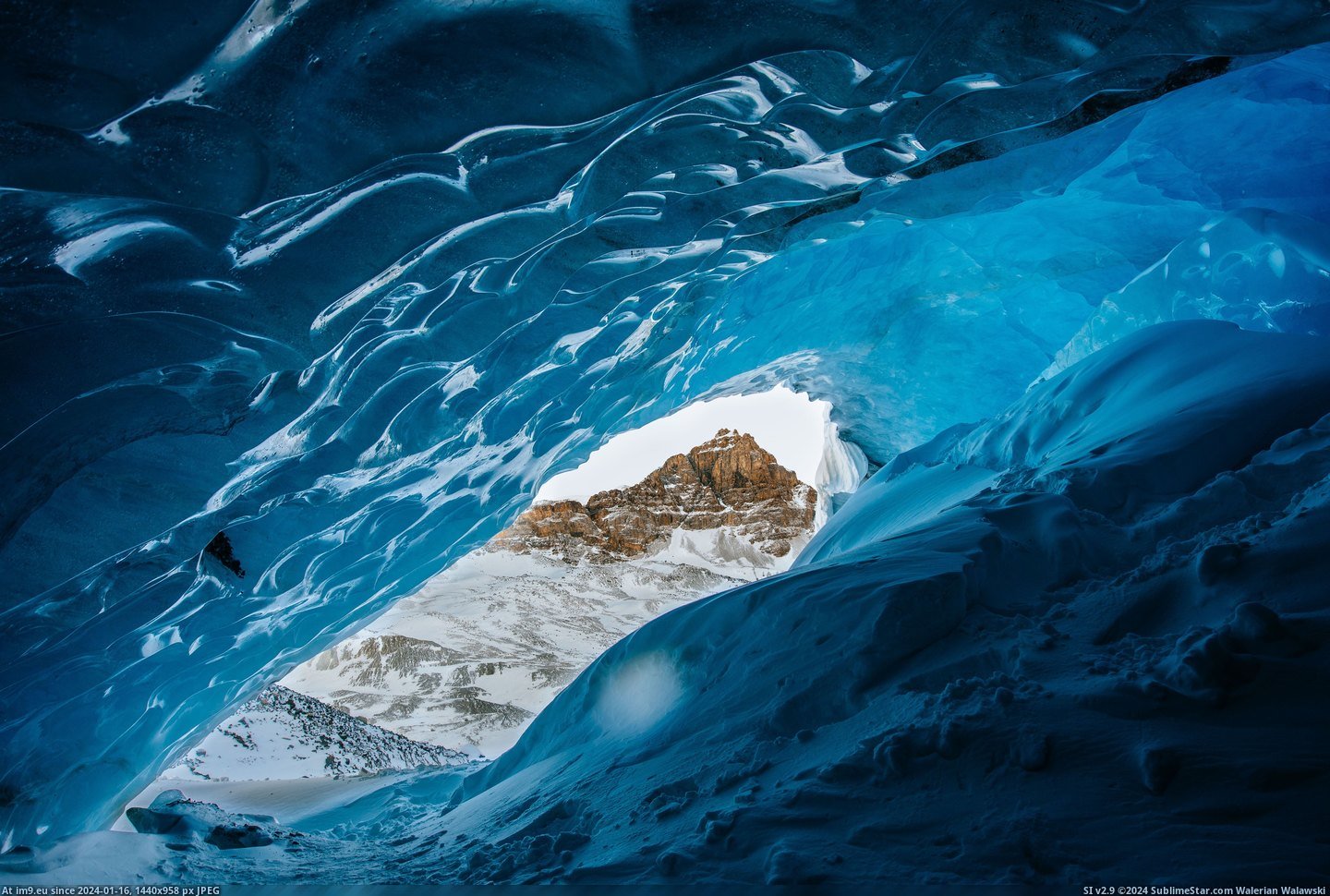 #Canada #Jasper #Glacier [Earthporn] Mt. Athabasca from inside the Athabasca Glacier, Jasper, AB, Canada [5737x3830] Pic. (Bild von album My r/EARTHPORN favs))