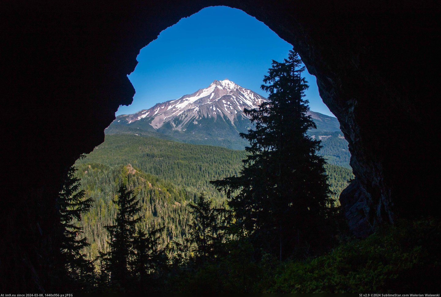 #Cave #Jefferson #Boca #4272x2848 [Earthporn] Mt Jefferson from Boca Cave, OR [4272x2848] [OC] Pic. (Obraz z album My r/EARTHPORN favs))