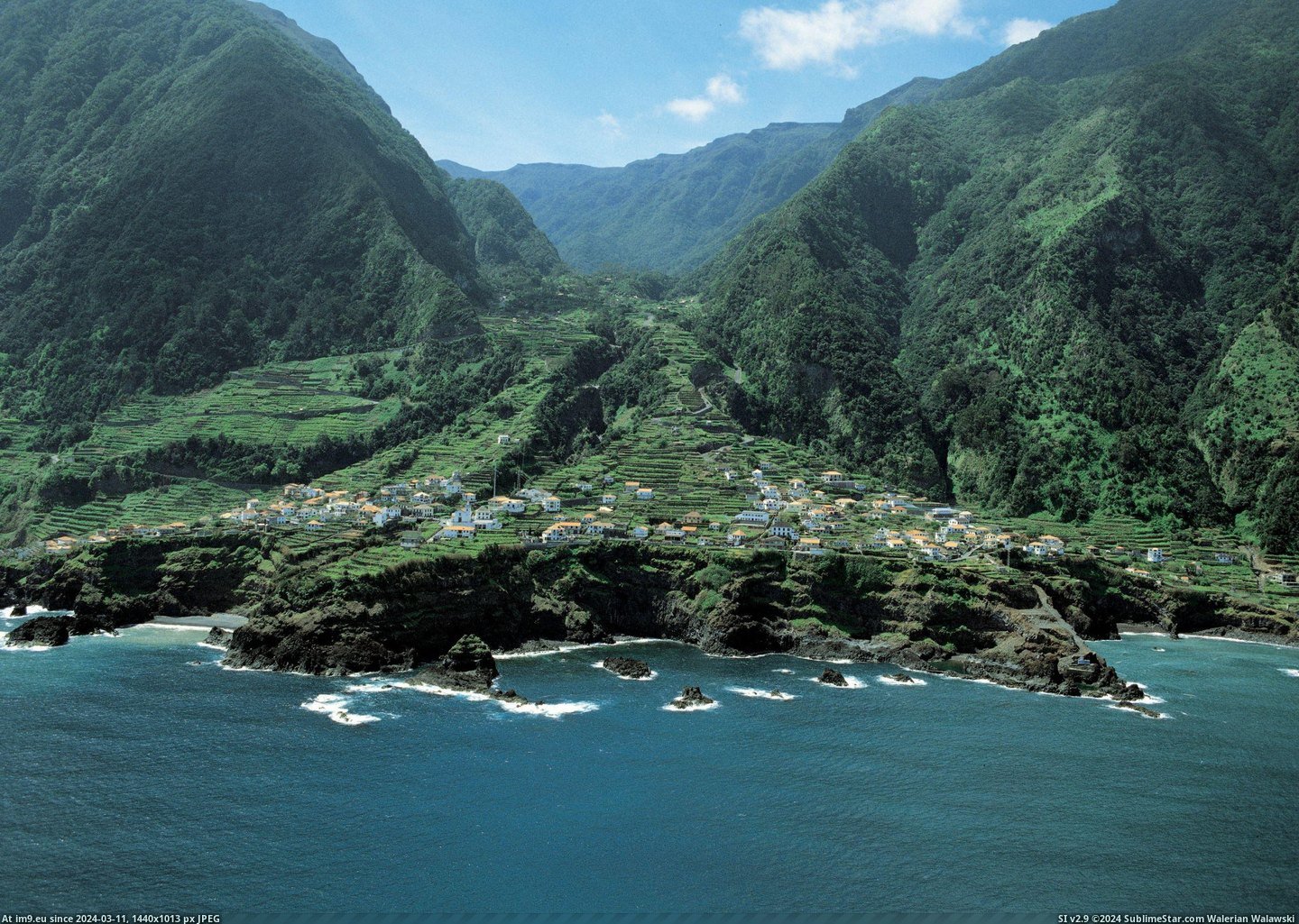 #Islands #Madeira #Portugal [Earthporn] My home, Madeira Islands, Portugal [2894x2048] Pic. (Obraz z album My r/EARTHPORN favs))