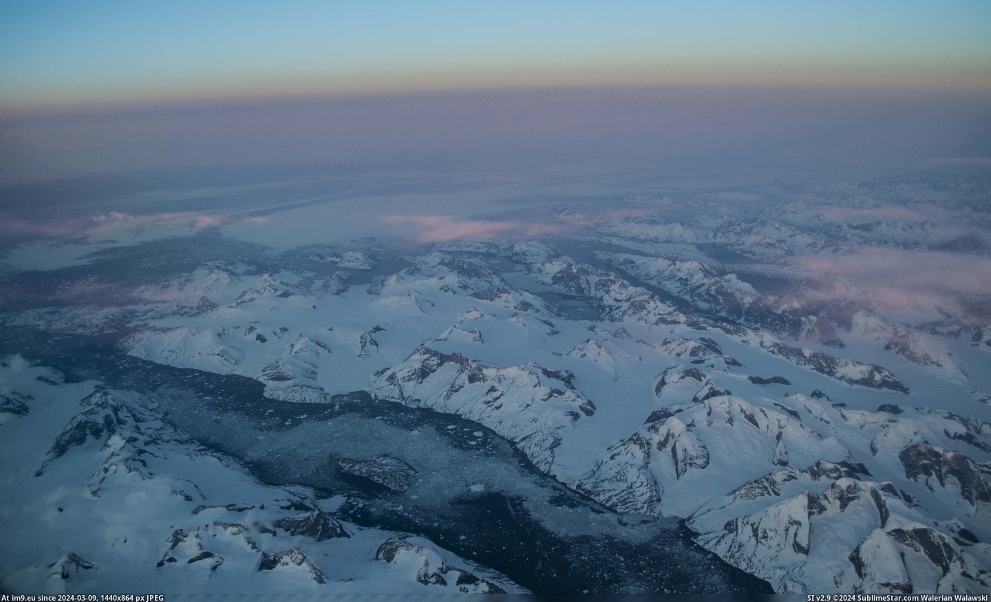 #Day #Greenland #Flew #Window [Earthporn] My window view as we flew over Greenland the other day.  [4288x2586] Pic. (Obraz z album My r/EARTHPORN favs))