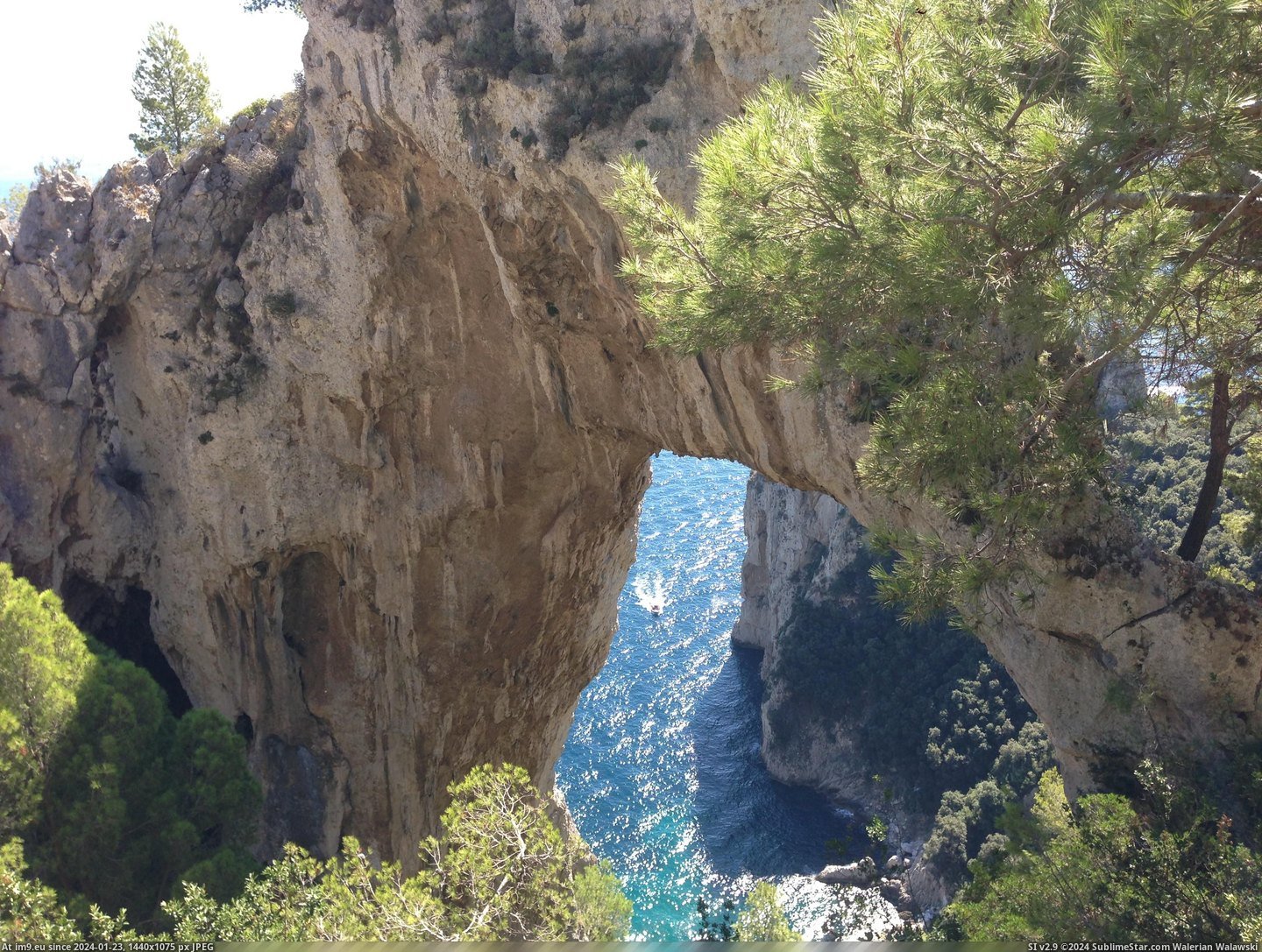 #Natural #Arch #Capri #Italy [Earthporn] Natural arch in Capri, Italy [3264 X 2448] [OC] Pic. (Bild von album My r/EARTHPORN favs))