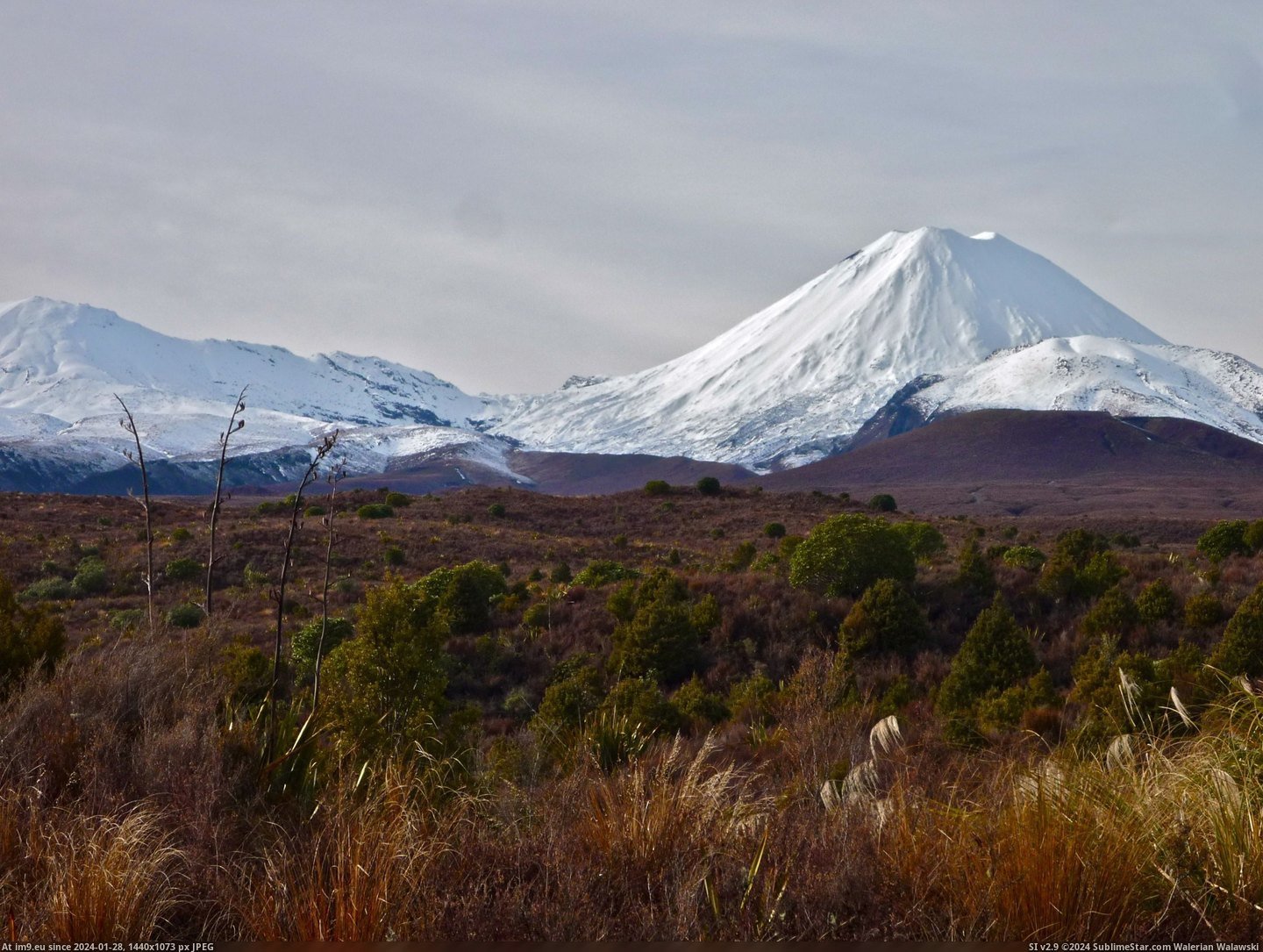 #Park #National #Sight #Tongariro #Zealand #Hobbit [Earthporn] Not a Hobbit in sight... (Tongariro National Park, New Zealand) [OC] [3550 x 2662] Pic. (Obraz z album My r/EARTHPORN favs))