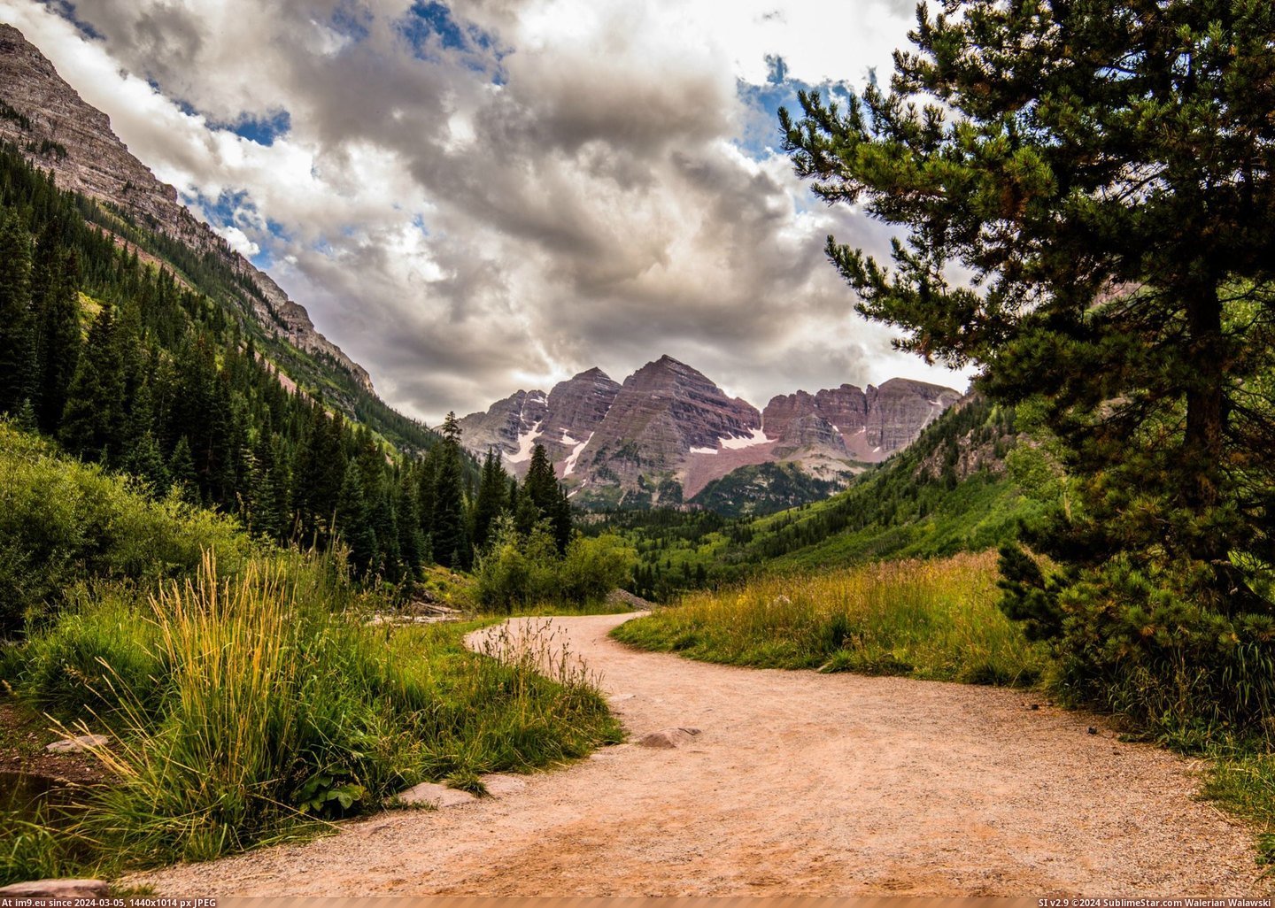 #Beautiful #Way #Maroon #Bells #Aspen [Earthporn] On our way to the beautiful Maroon Bells, Aspen ,CO [2053x1458] Pic. (Image of album My r/EARTHPORN favs))