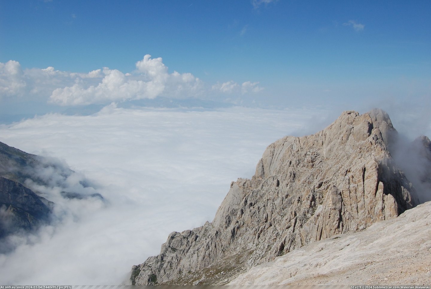 #Mountains #Italy #3008x2000 #Gran #Clouds #Central [Earthporn] Over the clouds - Gran Sasso mountains, Abruzzo, Central Italy  - [3008x2000] Pic. (Obraz z album My r/EARTHPORN favs))