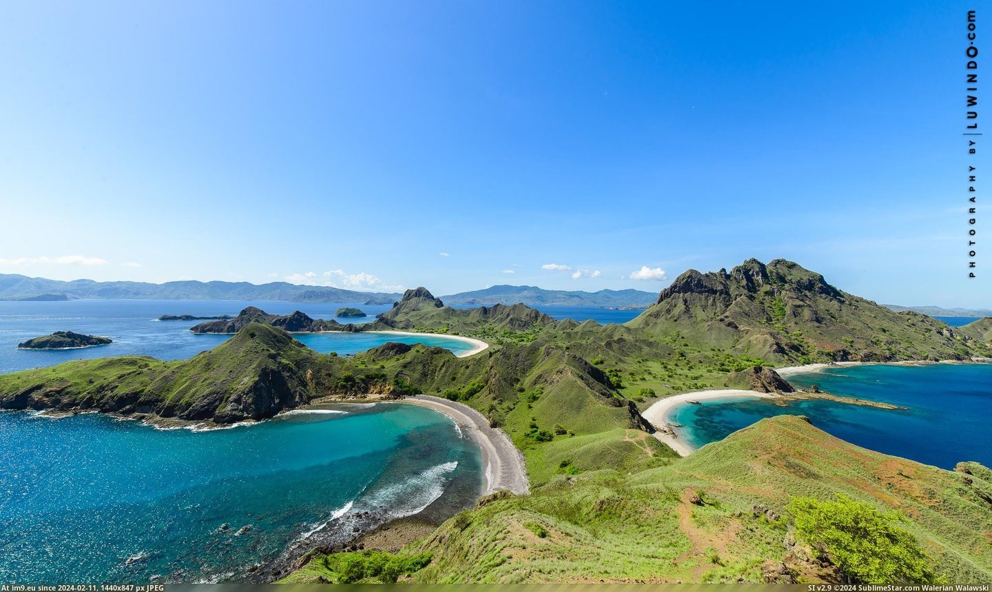[Earthporn] Padar Island, Flores, Indonesia - Mountain top view [2248x1334] (in My r/EARTHPORN favs)