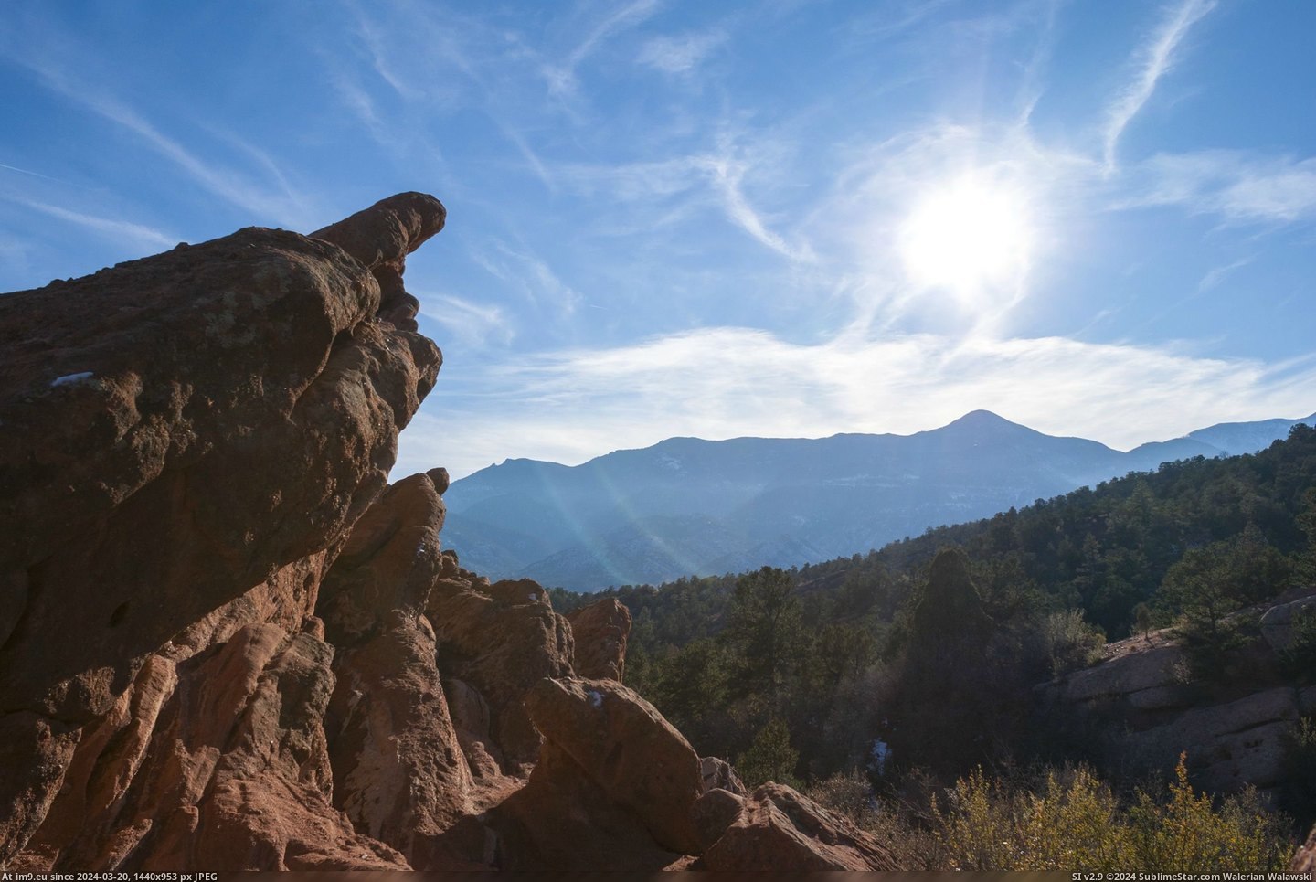#Garden #Colorado #Gods #Pikes #Peak #Springs [Earthporn] Pikes Peak as seen from Garden of the Gods, Colorado Springs, CO. [2670X1780][OC] Pic. (Obraz z album My r/EARTHPORN favs))