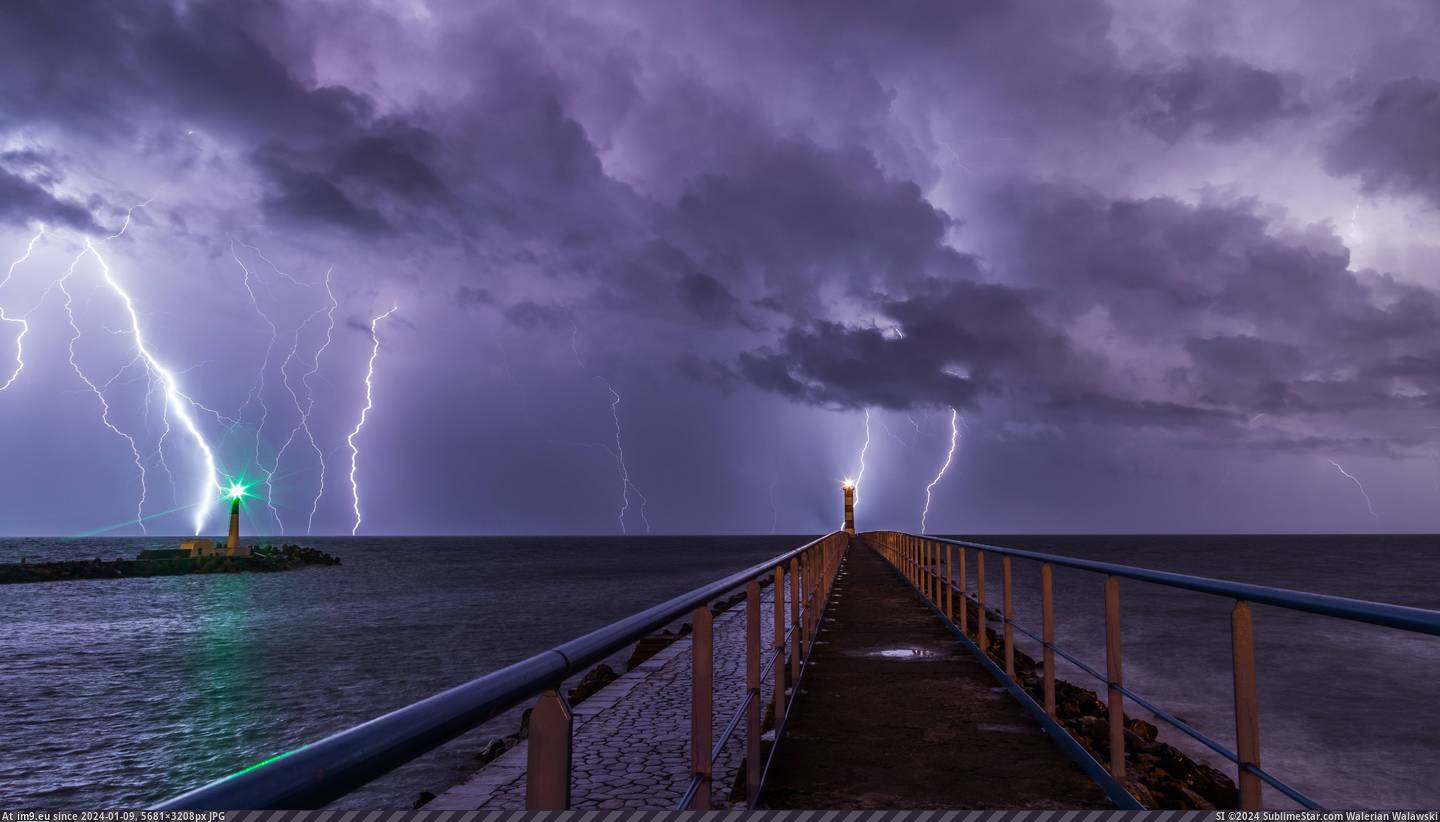 [Earthporn] Port and lighthouse overnight storm with lightning in Port-la-Nouvelle (by Maxime Raynal) [5681x3196] (in My r/EARTHPORN favs)