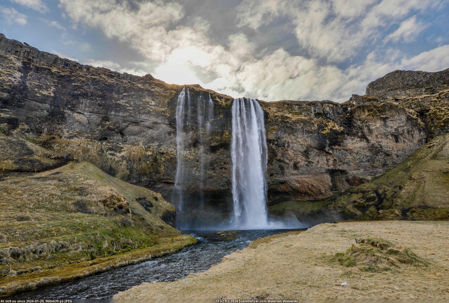 #Iceland #Southern #Waterfall [Earthporn] seljalandsfoss waterfall, southern iceland [oc, 7360x4912] Pic. (Obraz z album My r/EARTHPORN favs))