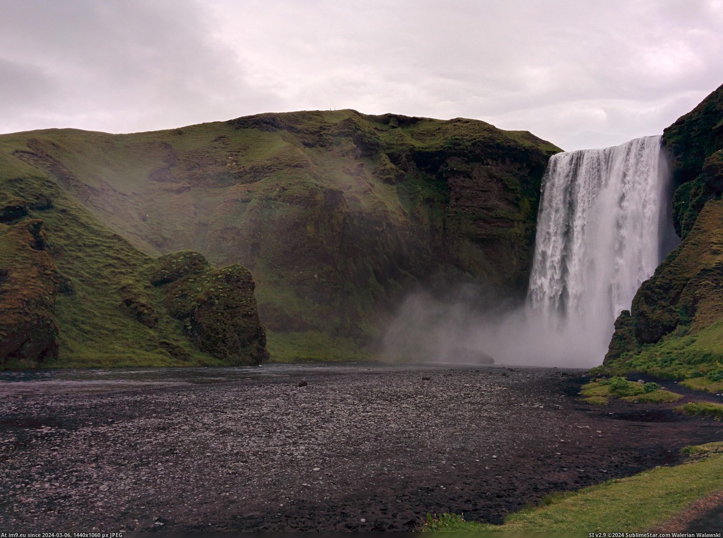 #People #Iceland #3200x2368 #Southern #Satisfying [Earthporn] Skógafoss, Southern Iceland [3200x2368]  A frame with no people is so satisfying Pic. (Obraz z album My r/EARTHPORN favs))