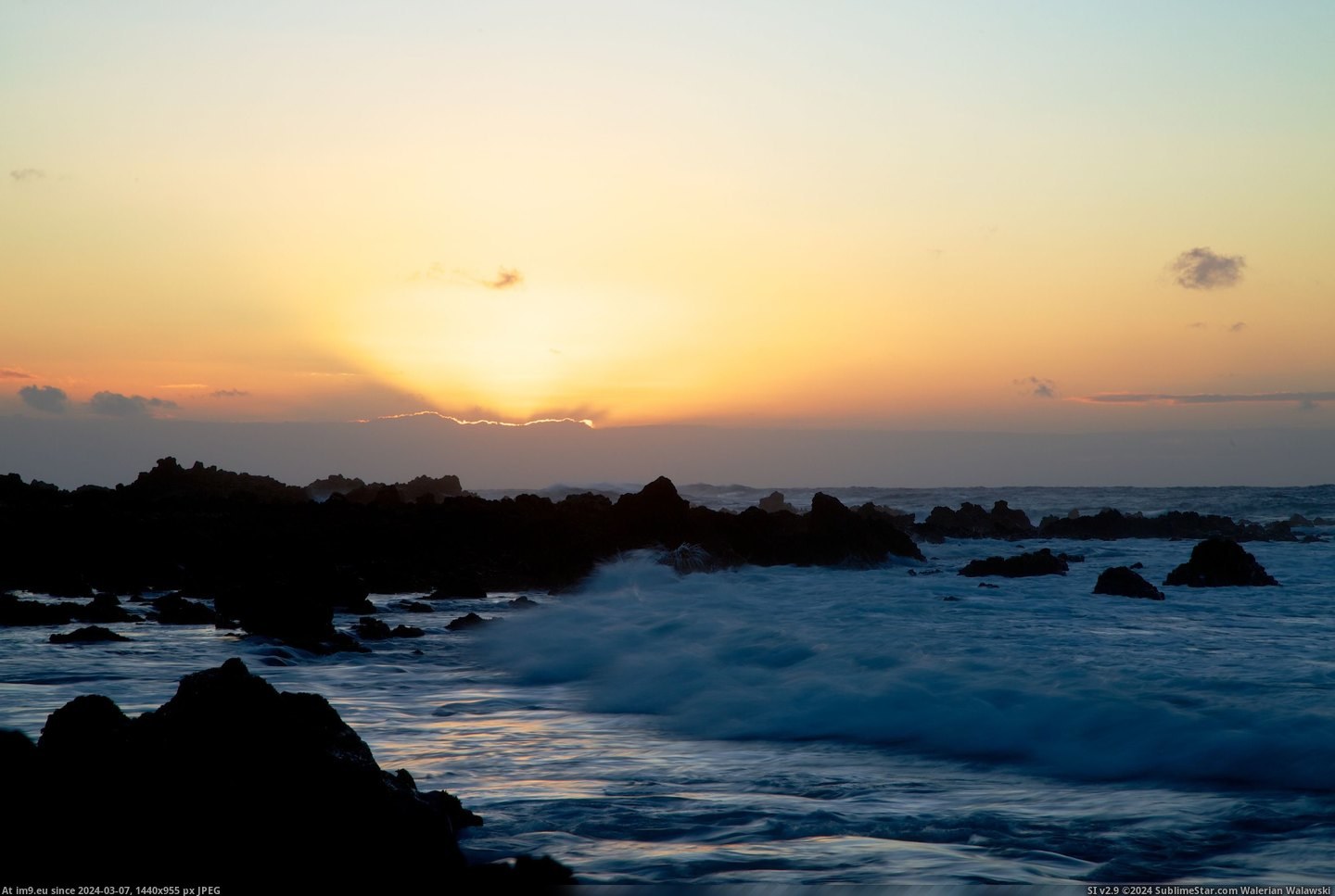 #Sunrise #5760x3840 #Kanianaole #Oahu #Hwy [Earthporn] Sunrise just of kanianaole hwy, Oahu, HI [5760x3840] Pic. (Obraz z album My r/EARTHPORN favs))