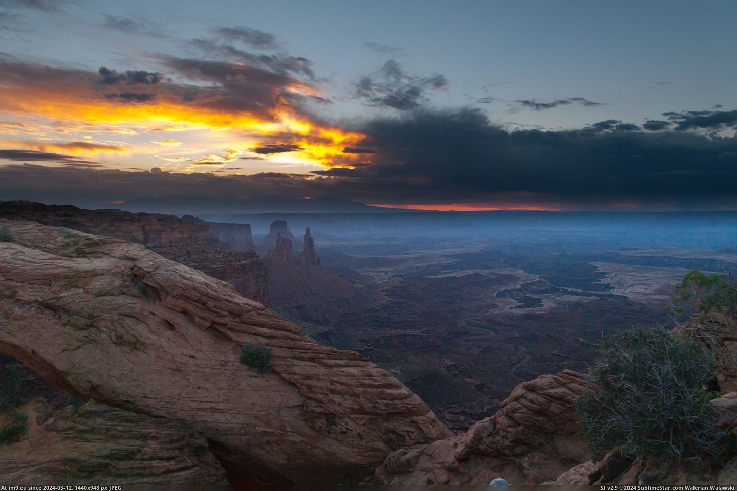#Park #National #Canyonlands #Mesa #Sunrise #Arch [Earthporn] Sunrise over Mesa Arch - Canyonlands National Park  [2038x1360] Pic. (Image of album My r/EARTHPORN favs))