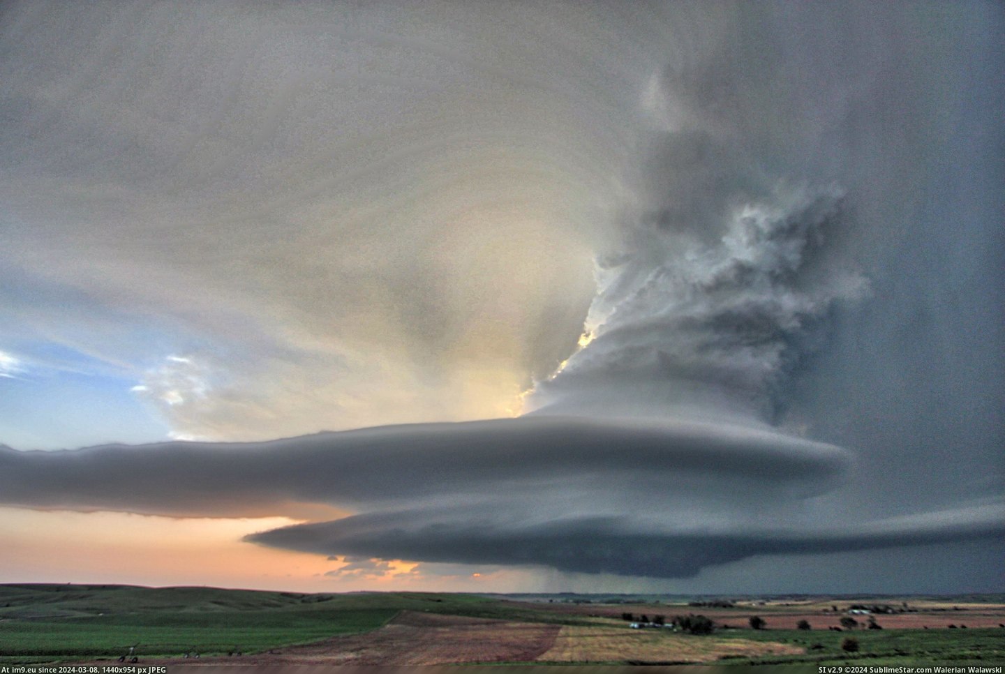 #Nebraska #Supercell #Plains [Earthporn] Supercell over the Nebraska Plains [OC][3310x2073] Pic. (Image of album My r/EARTHPORN favs))