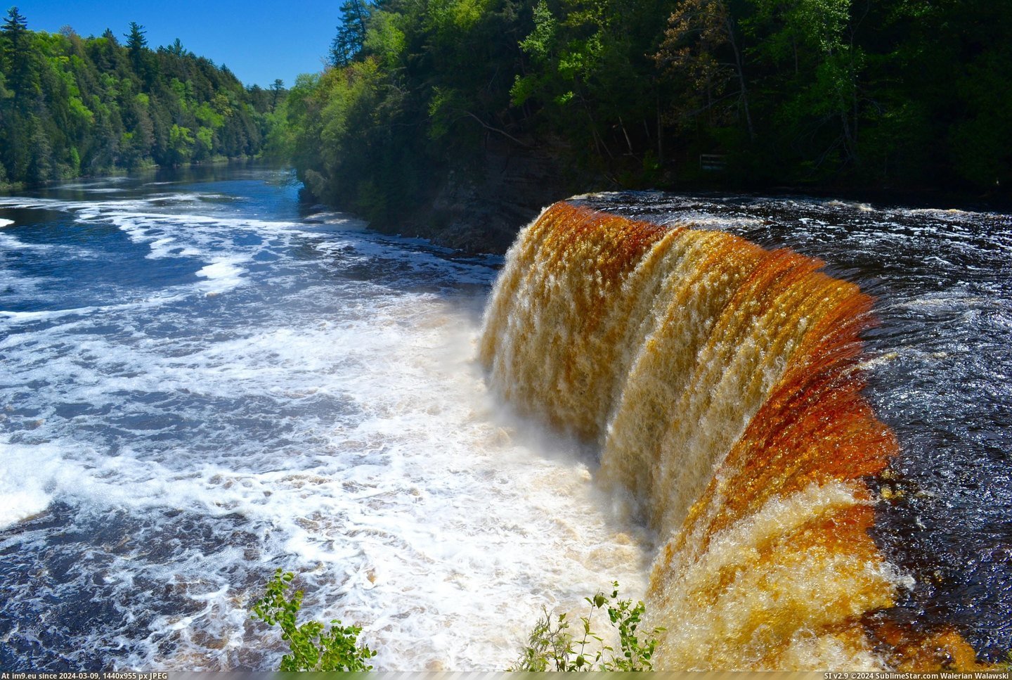 #Water  #Falls [Earthporn] Tannic Water of Tahquamenon Falls, MI  [3456pxx2304] Pic. (Obraz z album My r/EARTHPORN favs))