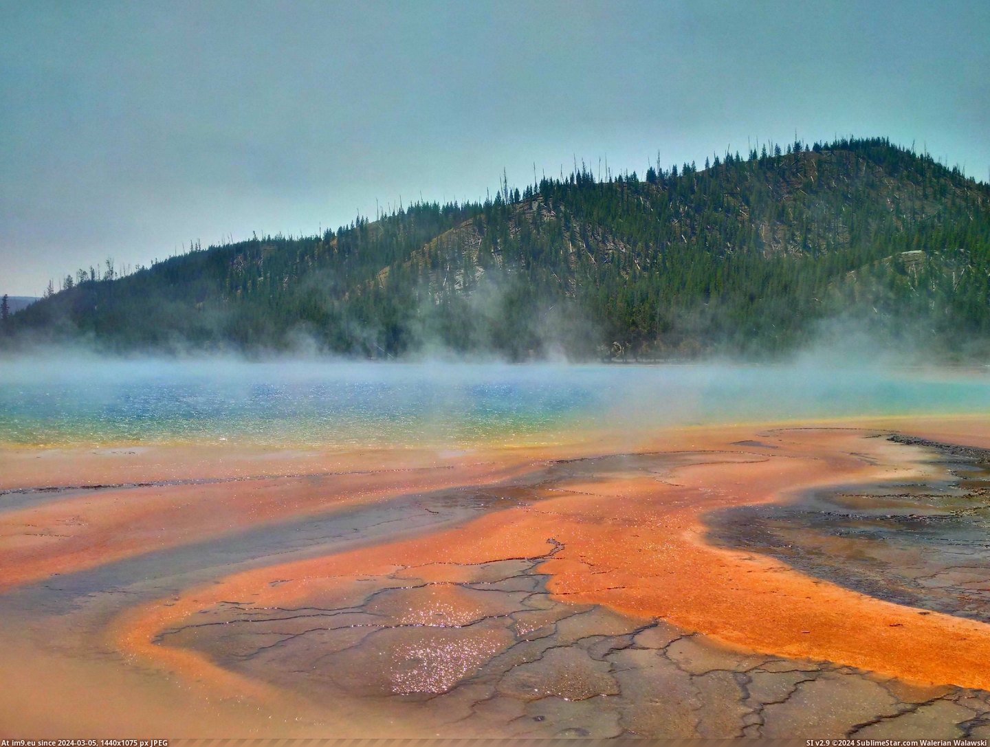 #Park #National #Living #Prismatic #Colours #Produce #Grand #Spring #Yellowstone [Earthporn] The bacteria living around the Grand Prismatic Spring produce strikingly vivid colours. Yellowstone National Park[33 Pic. (Bild von album My r/EARTHPORN favs))