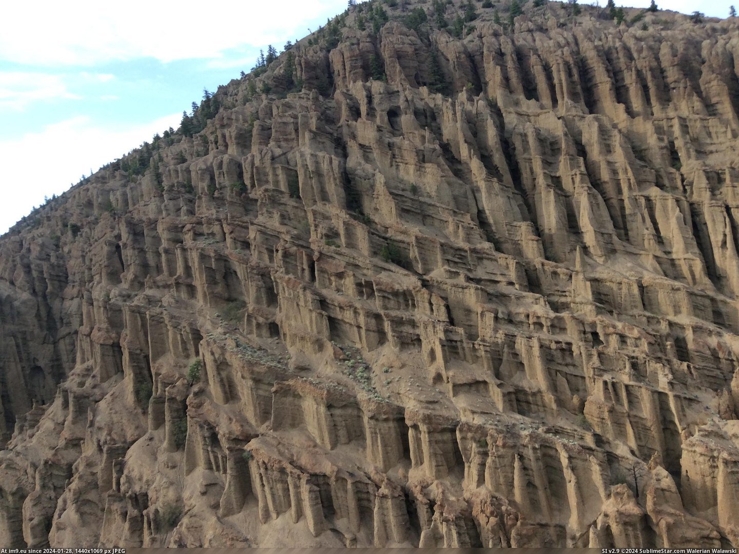 #Time #Water #River #Clinton #Fraser #Hoodoos #Canada #Wind #Effects [Earthporn] The effects of wind, water, and time. Hoodoos along the Fraser River, near Clinton BC, Canada. [2,592 x 1936][OC] Pic. (Bild von album My r/EARTHPORN favs))
