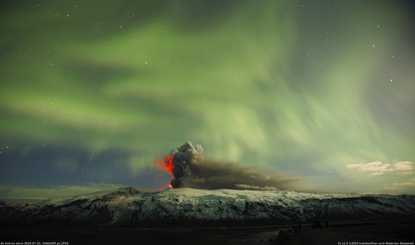 #Lights #Stunning #Northern #Eyjafjallajokull #Icela #Display #Volcano #Erupts [Earthporn] The Eyjafjallajokull volcano erupts in 2010, with a stunning display of the Northern Lights in the background, Icela Pic. (Bild von album My r/EARTHPORN favs))